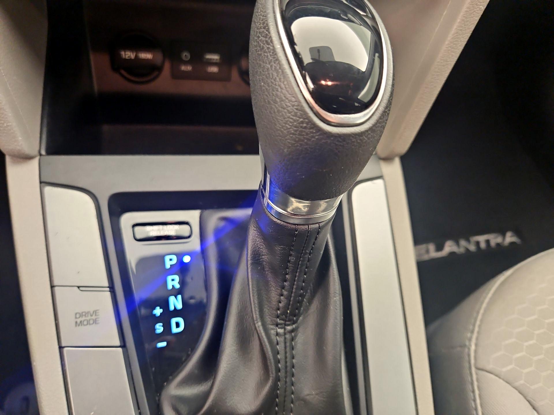 Thumbnail: 2019 Hyundai Elantra - 17