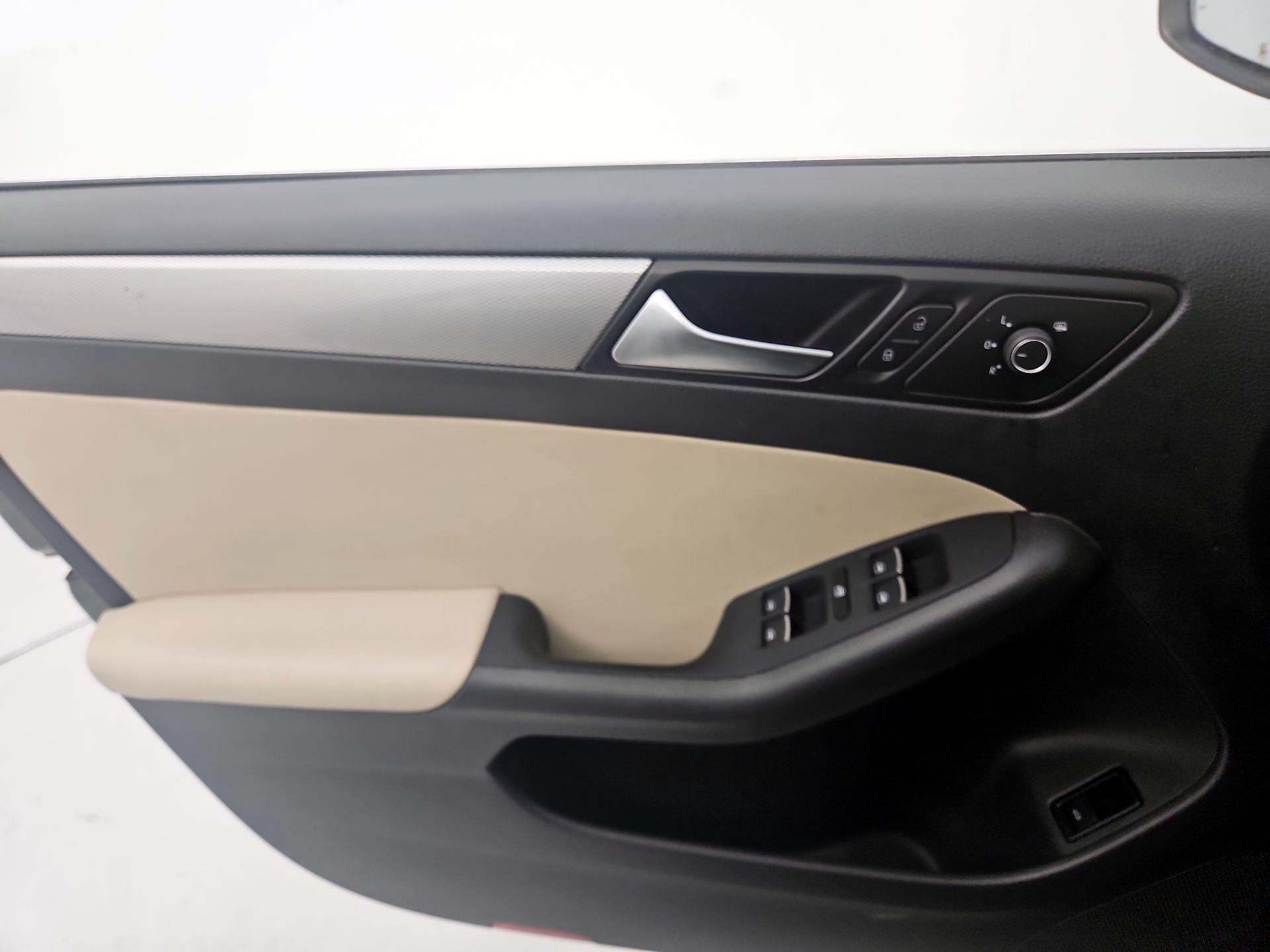 Thumbnail: 2016 Volkswagen Jetta - 12