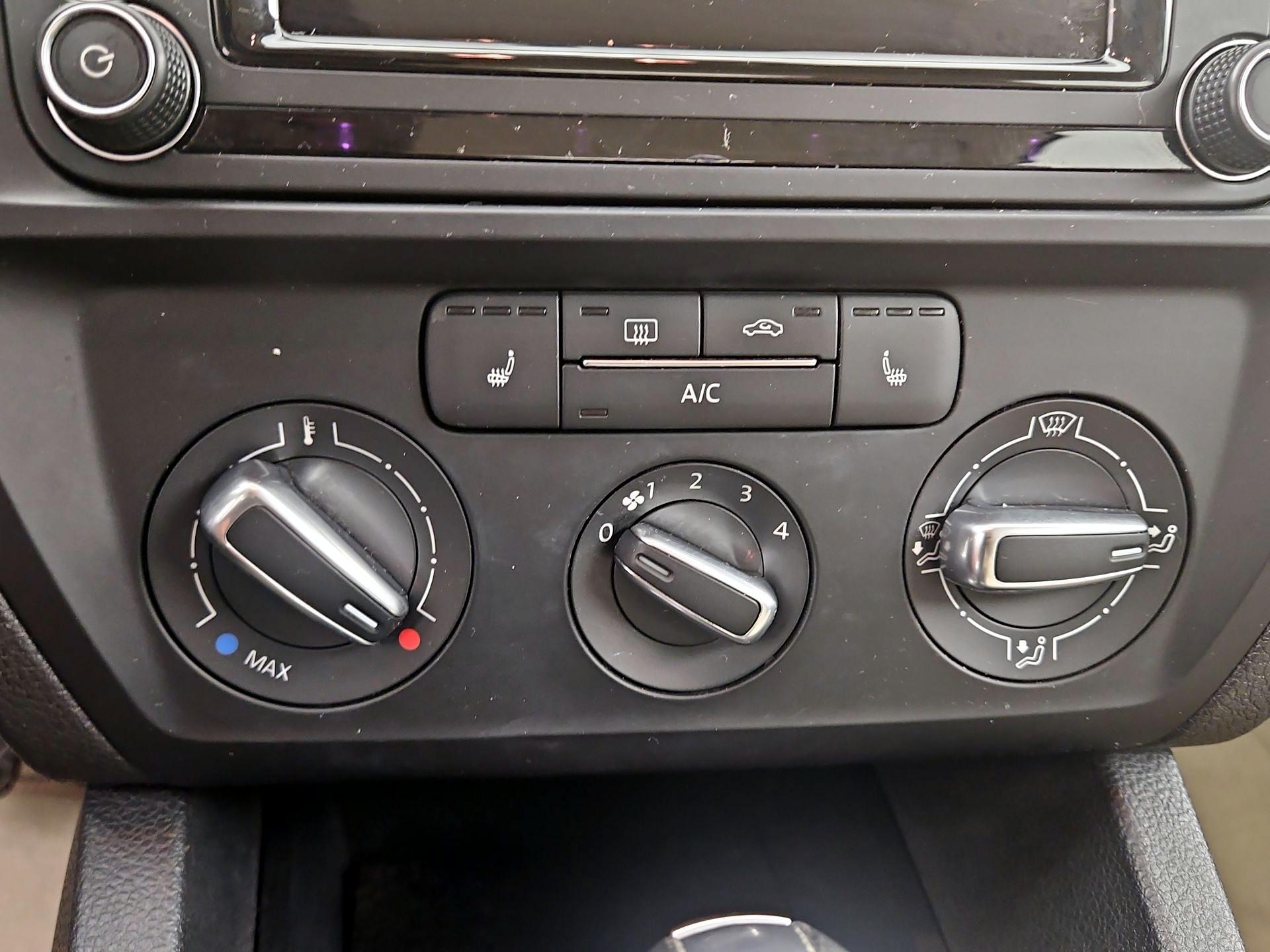 Thumbnail: 2016 Volkswagen Jetta - 16