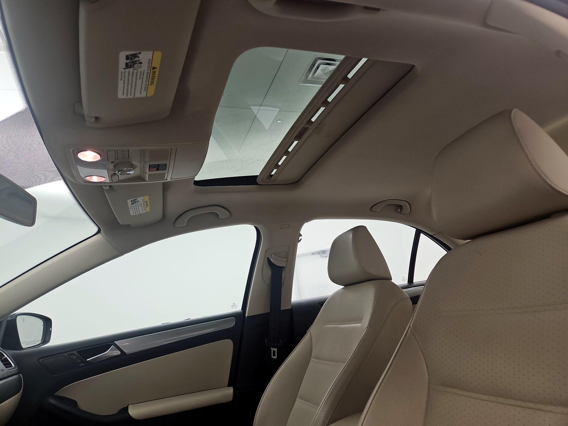 Thumbnail: 2016 Volkswagen Jetta - 19