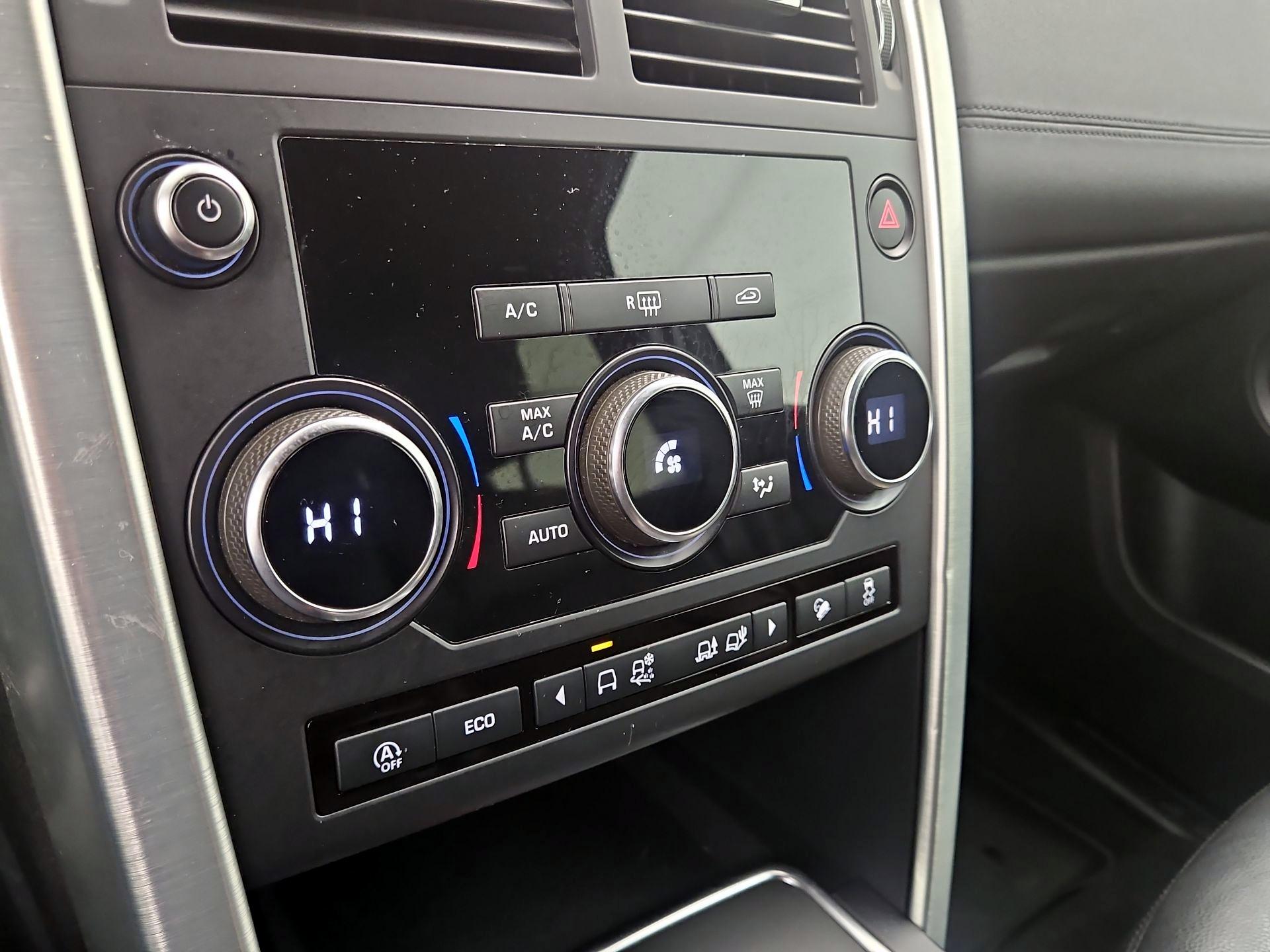 Thumbnail: 2019 Land Rover Discovery Sport - 16