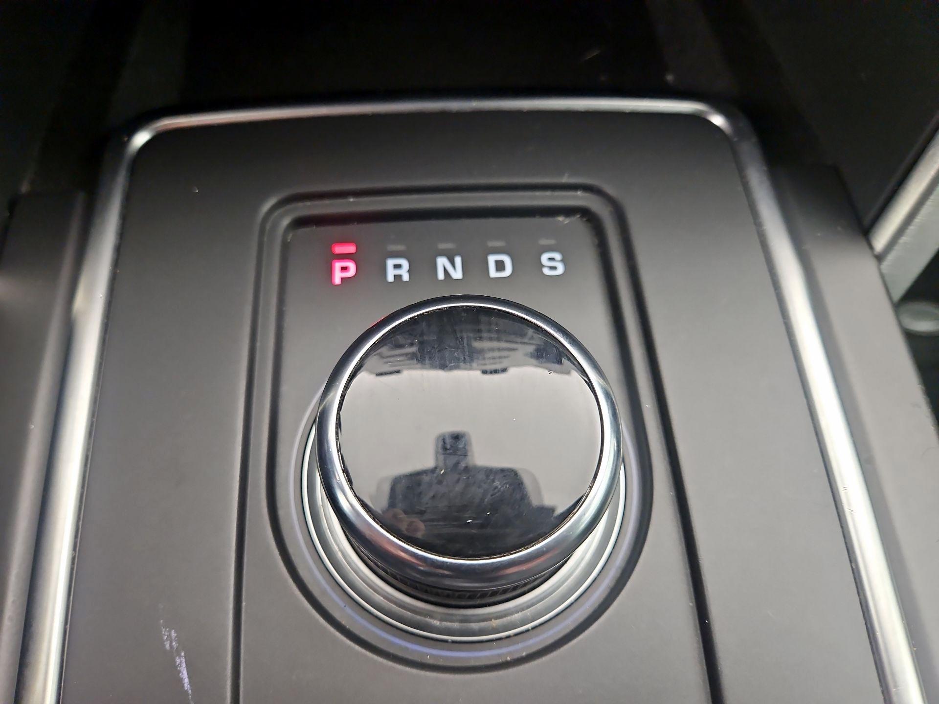 Thumbnail: 2019 Land Rover Discovery Sport - 17