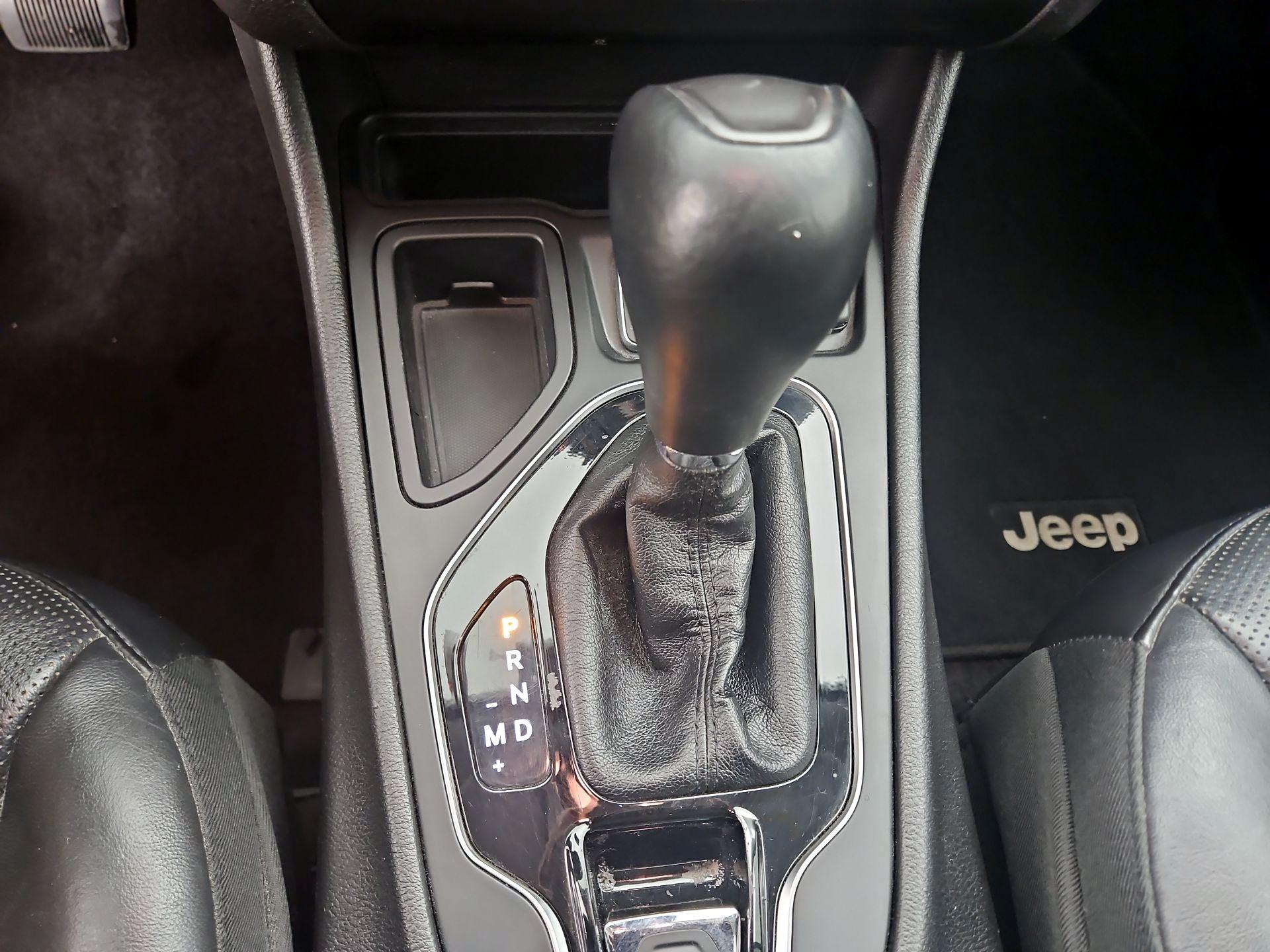 Thumbnail: 2019 Jeep Cherokee - 18