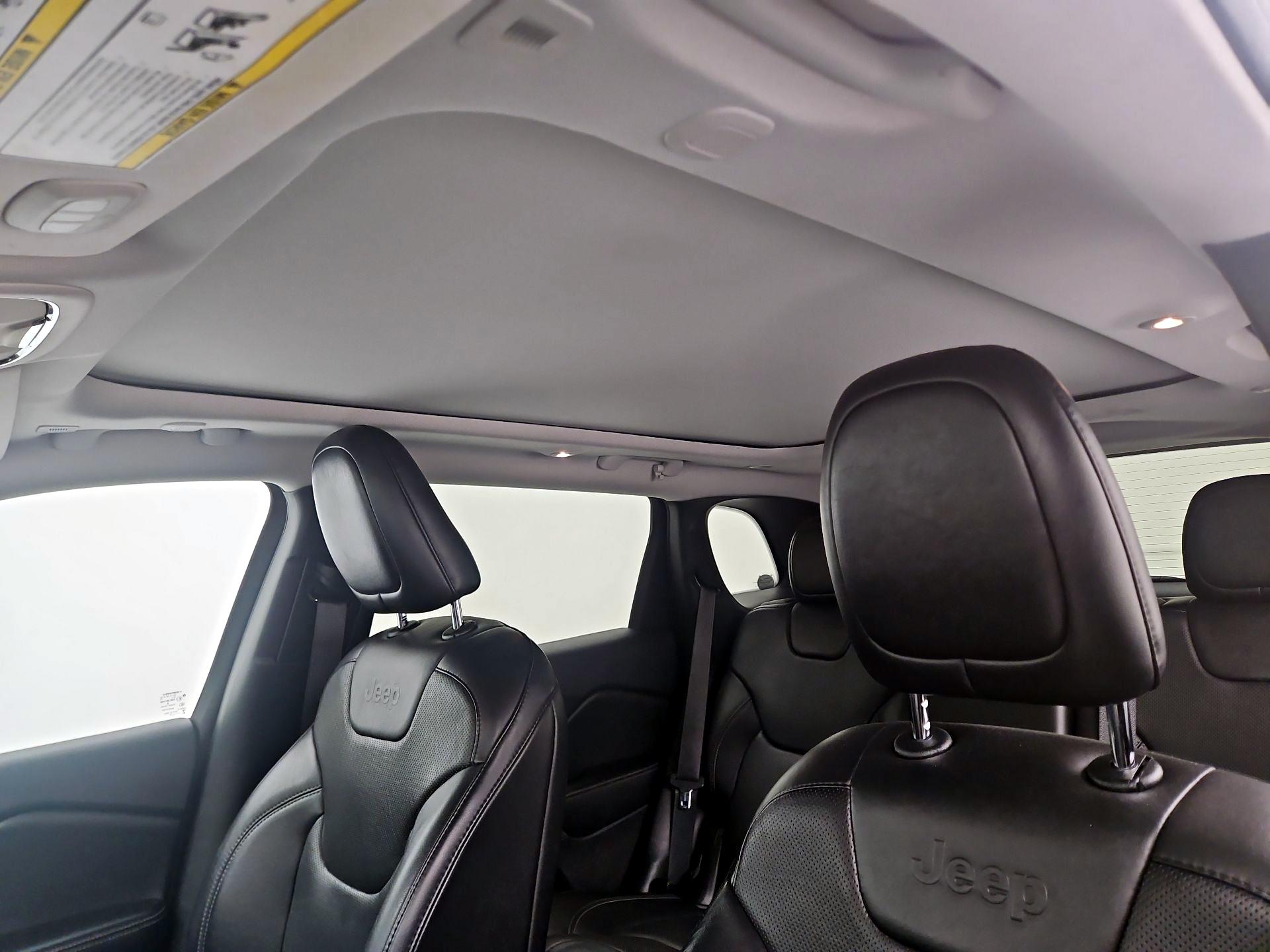 Thumbnail: 2019 Jeep Cherokee - 20