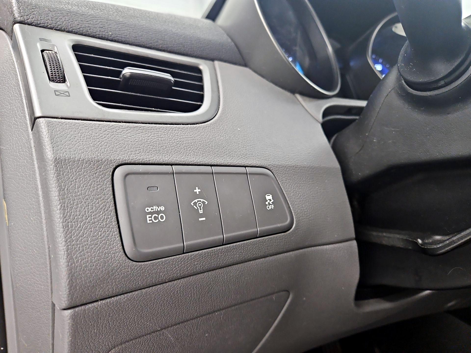 Thumbnail: 2016 Hyundai Elantra - 13