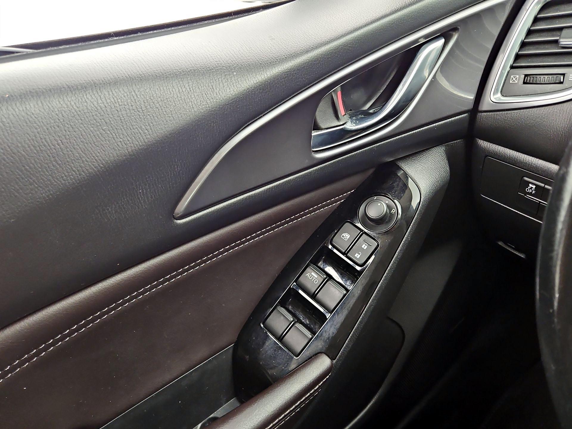 Thumbnail: 2018 Mazda Mazda3 - 12