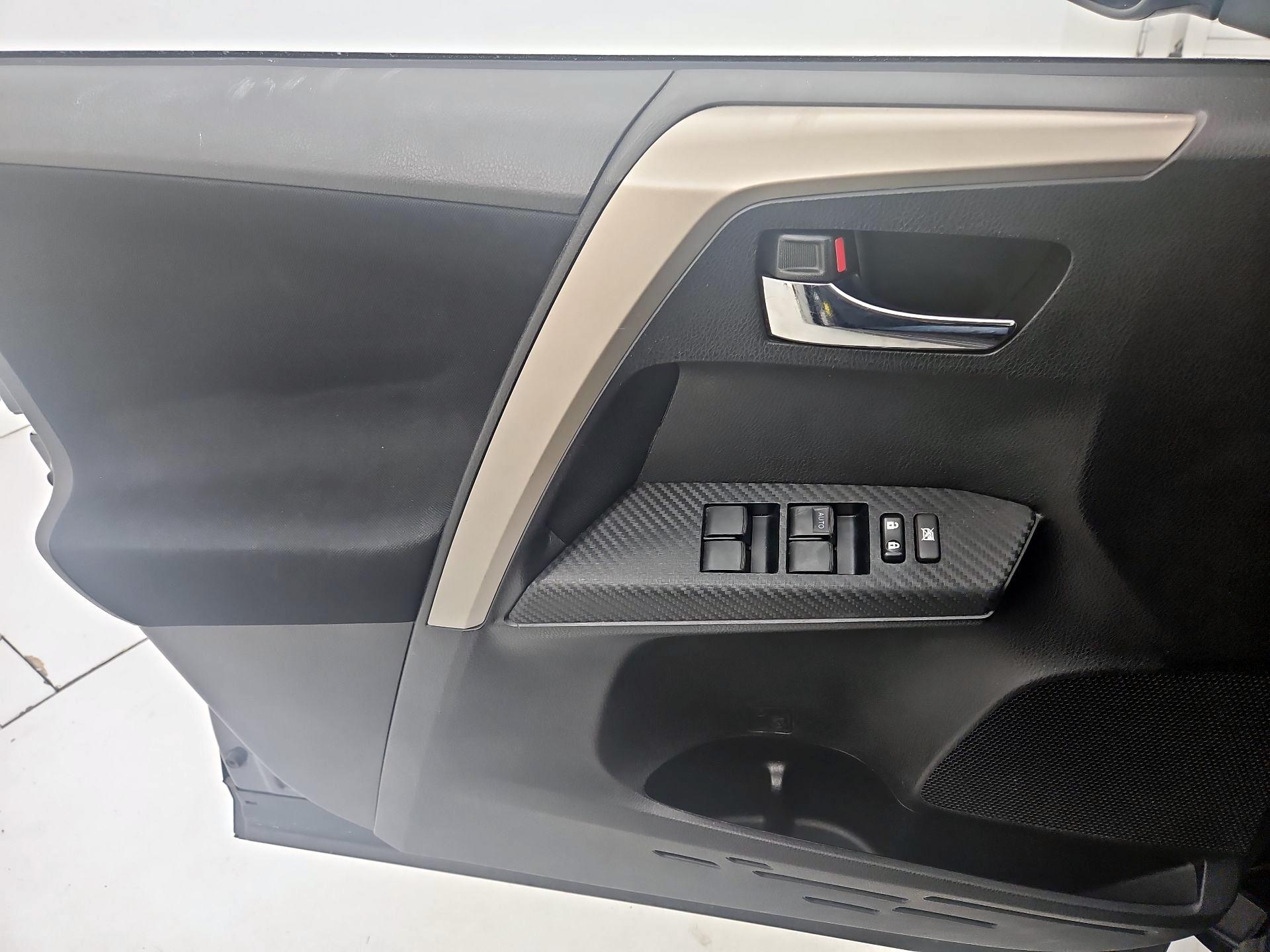 Thumbnail: 2015 Toyota RAV4 - 12