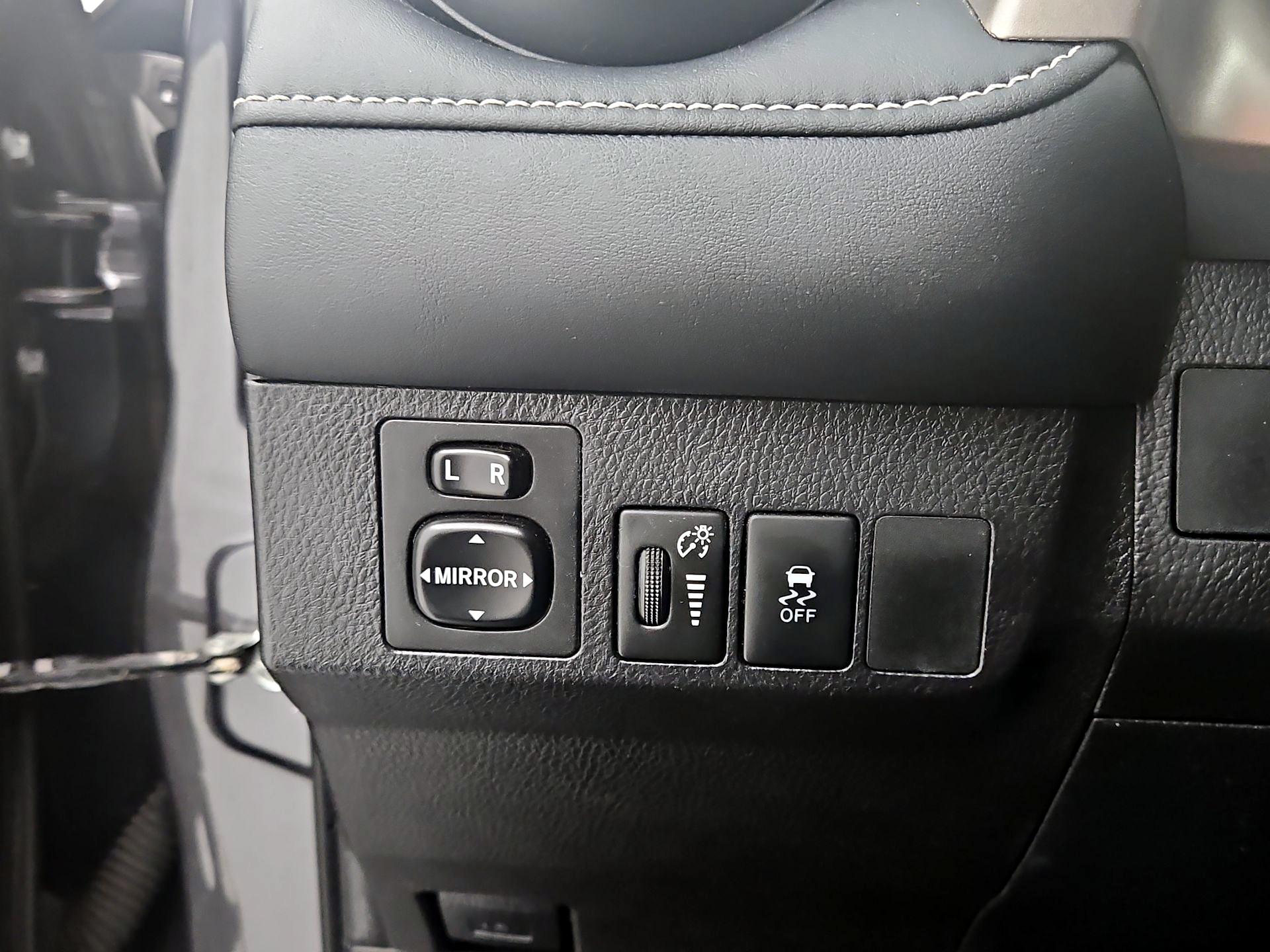 Thumbnail: 2015 Toyota RAV4 - 13