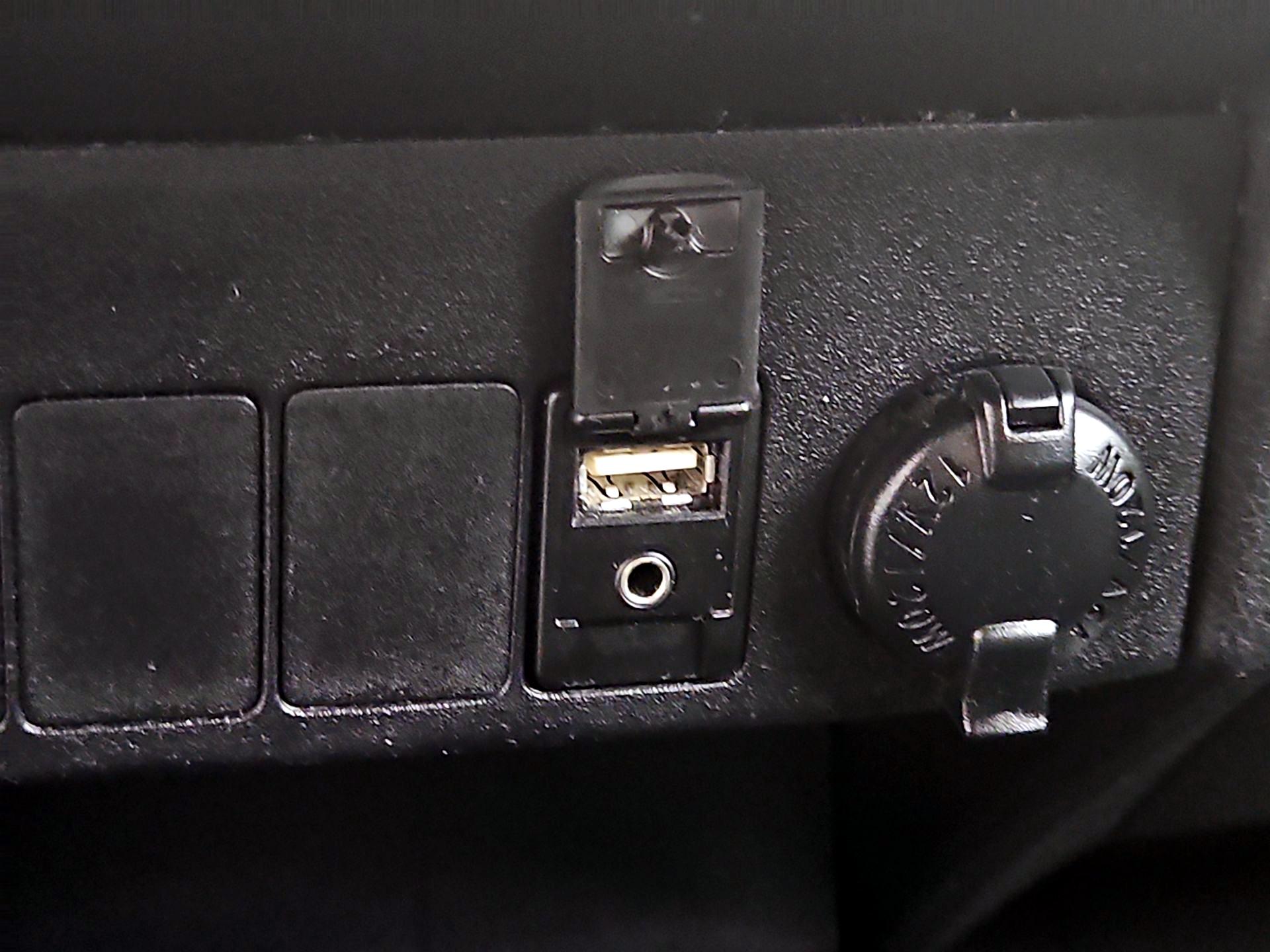 Thumbnail: 2015 Toyota RAV4 - 18