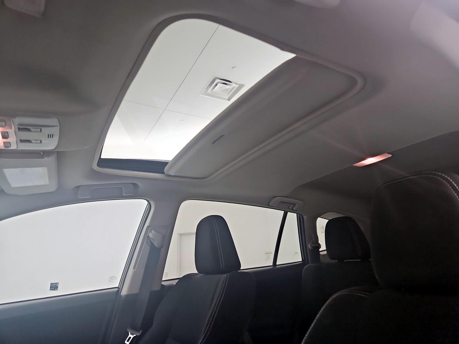 Thumbnail: 2015 Toyota RAV4 - 19