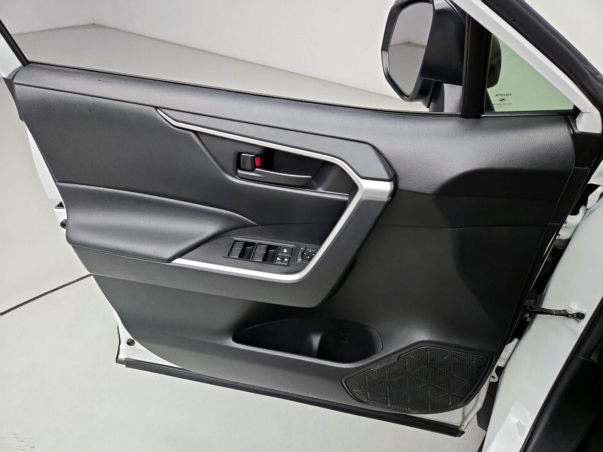 Thumbnail: 2021 Toyota RAV4 - 12