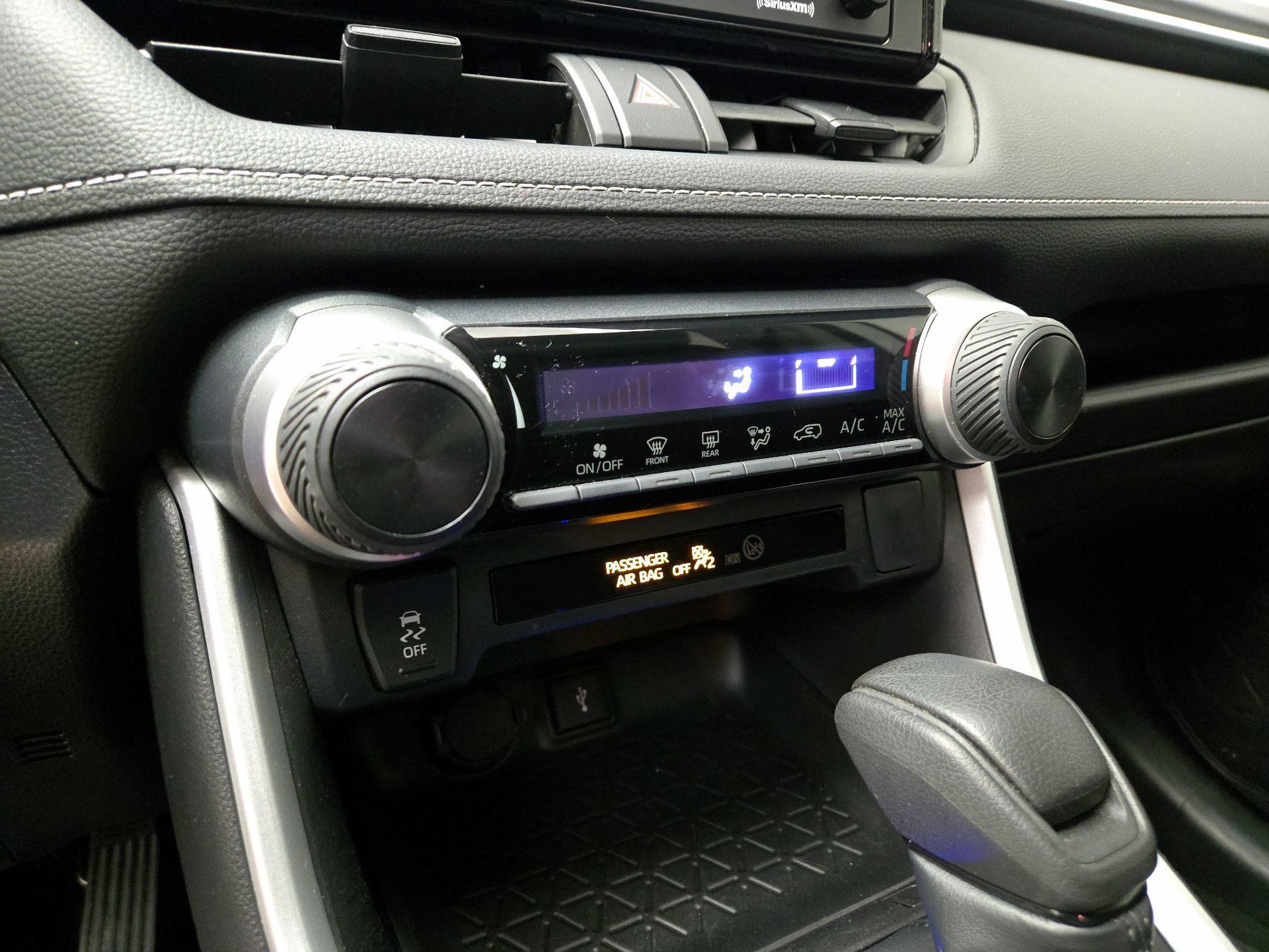 Thumbnail: 2021 Toyota RAV4 - 16