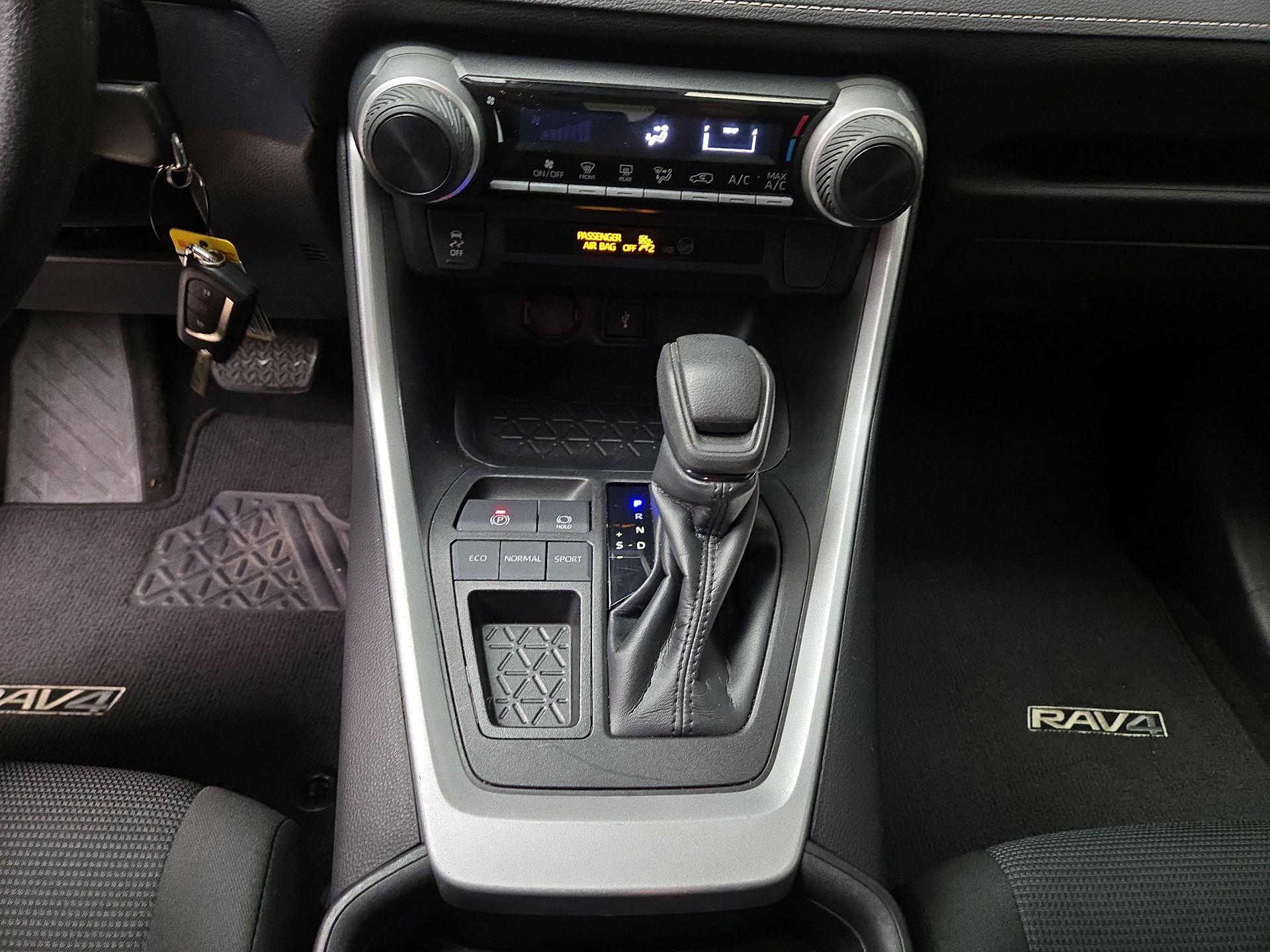 Thumbnail: 2021 Toyota RAV4 - 17