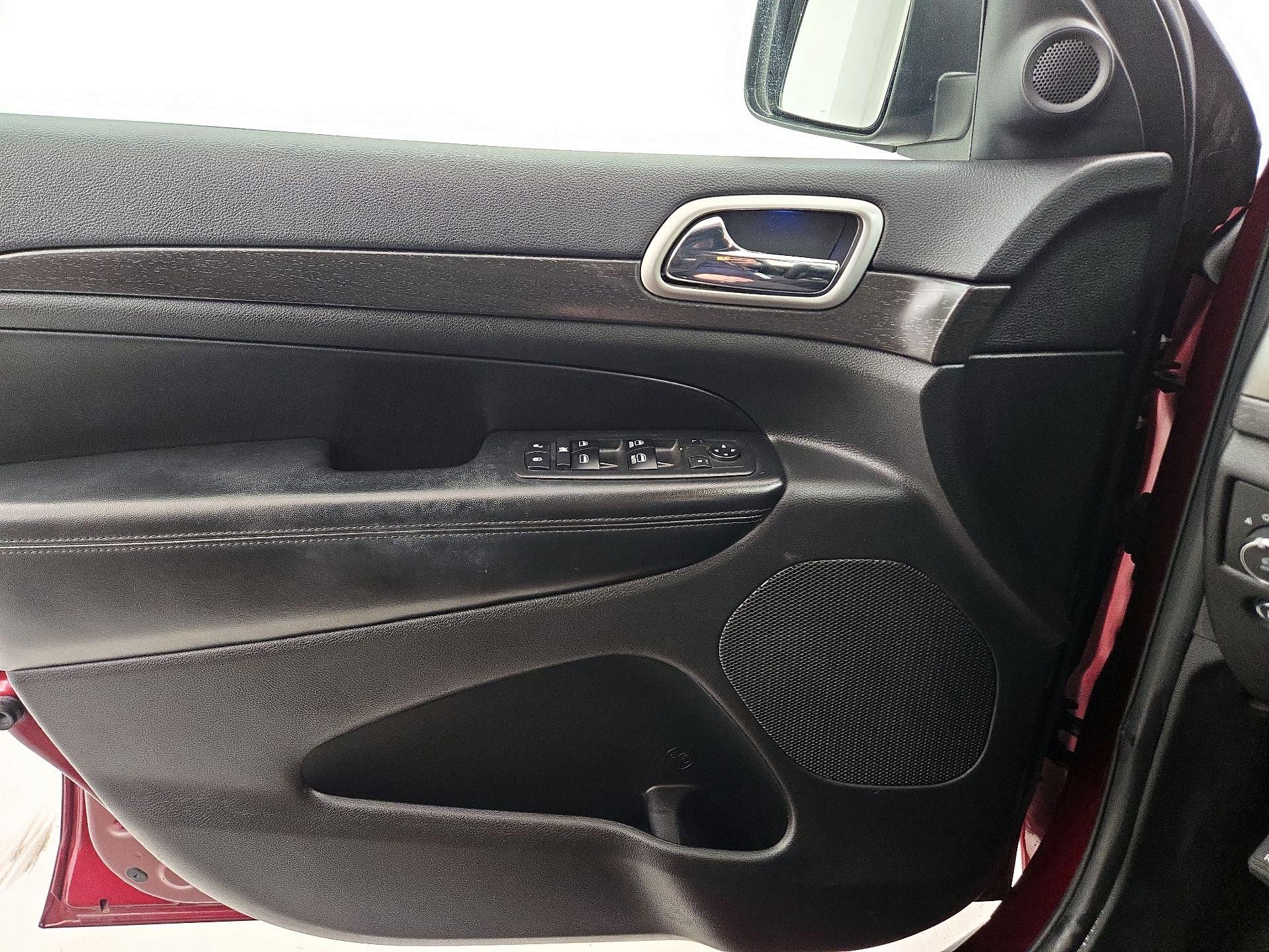 Thumbnail: 2018 Jeep Grand Cherokee - 12