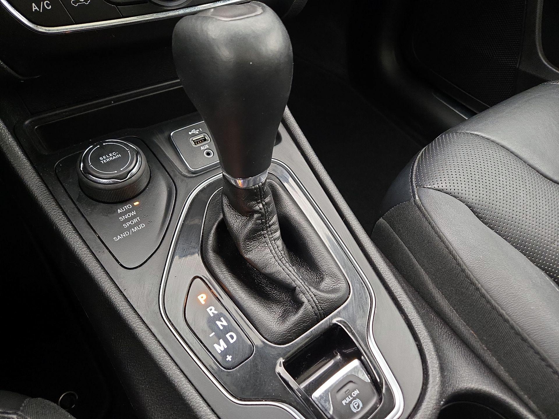 Thumbnail: 2019 Jeep Cherokee - 18