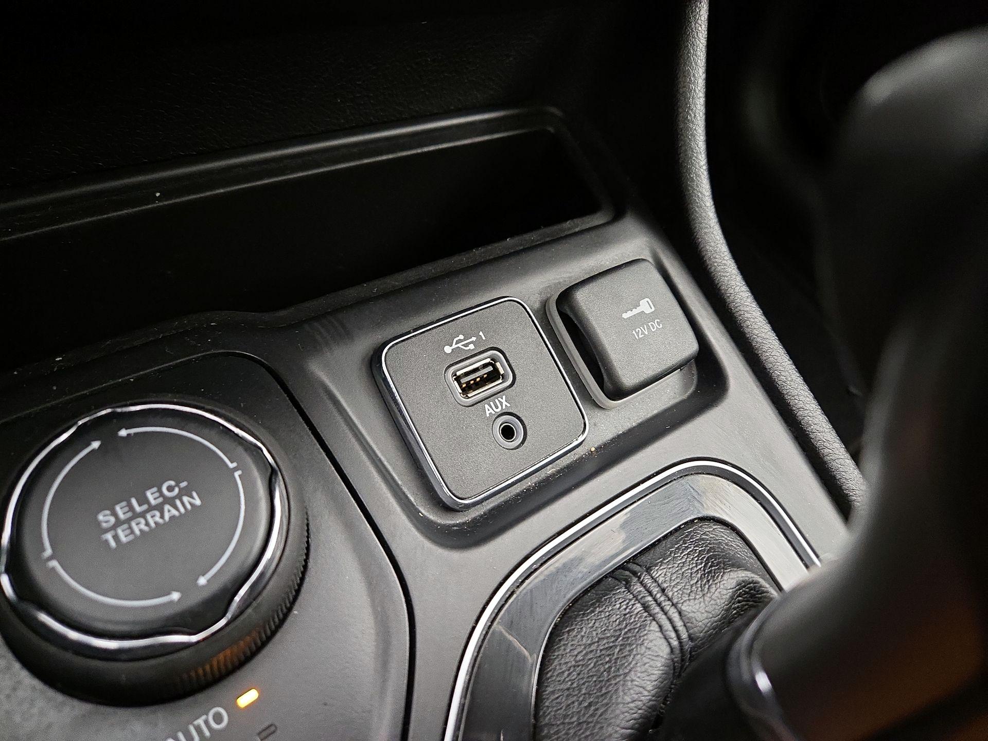 Thumbnail: 2019 Jeep Cherokee - 19