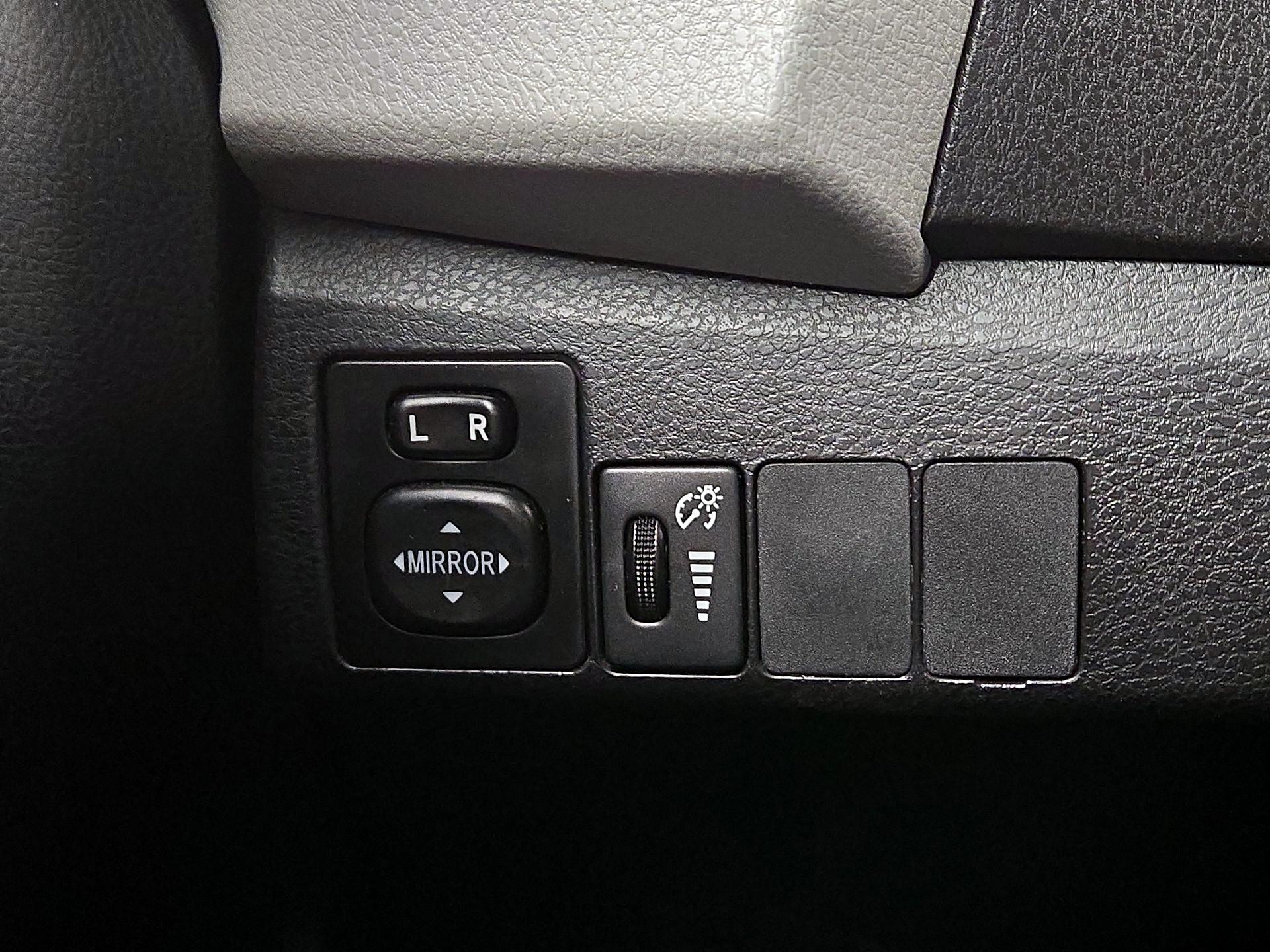 Thumbnail: 2014 Toyota Corolla - 13