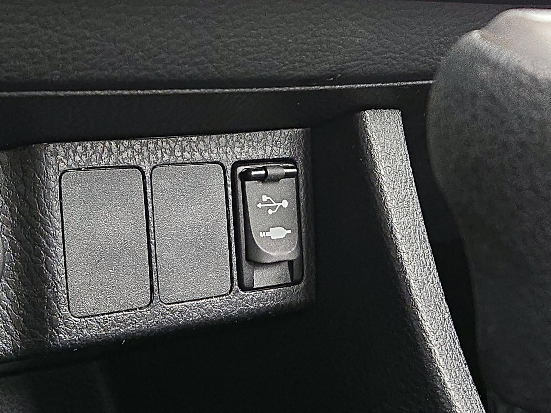 Thumbnail: 2014 Toyota Corolla - 18