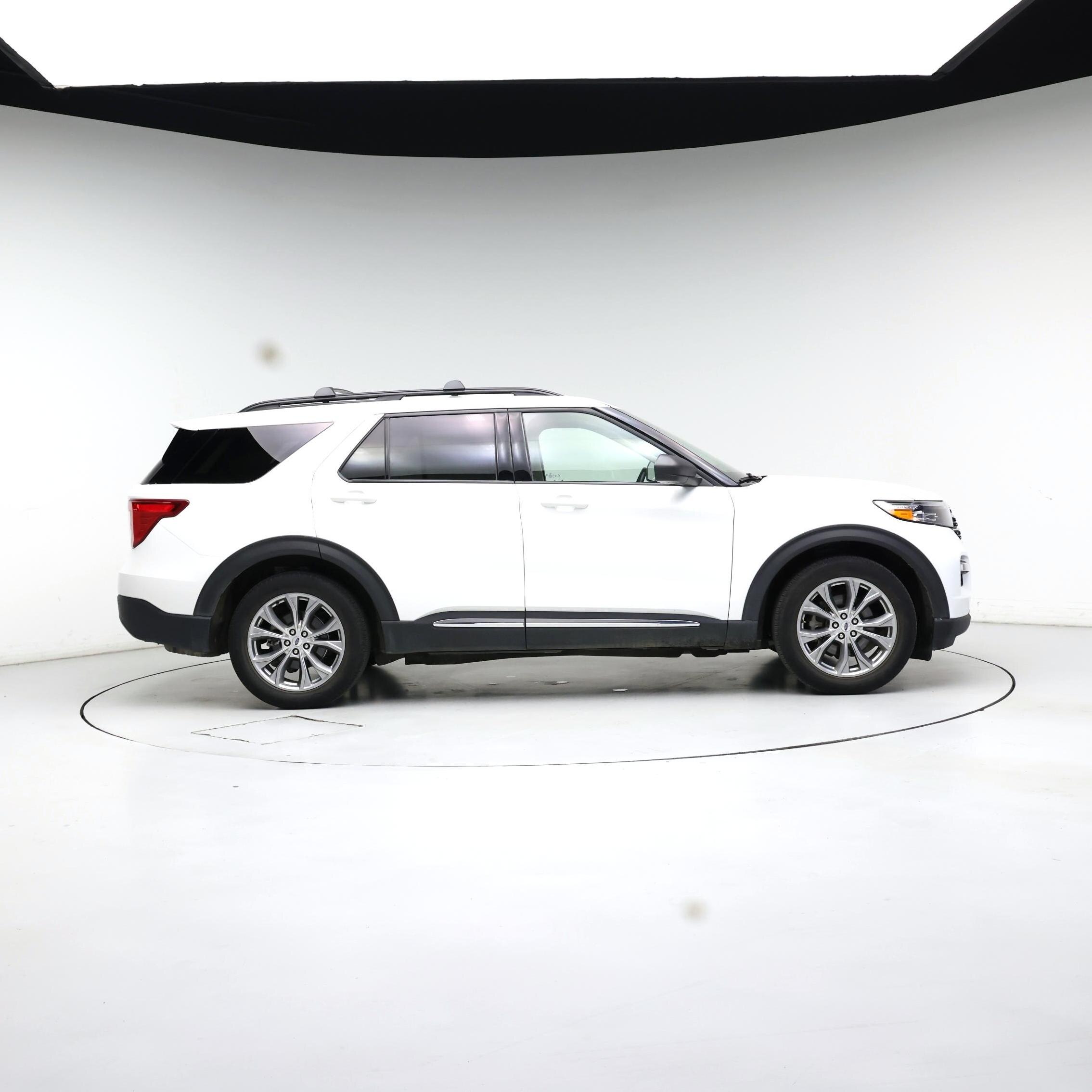 Thumbnail: 2021 Ford Explorer - 7