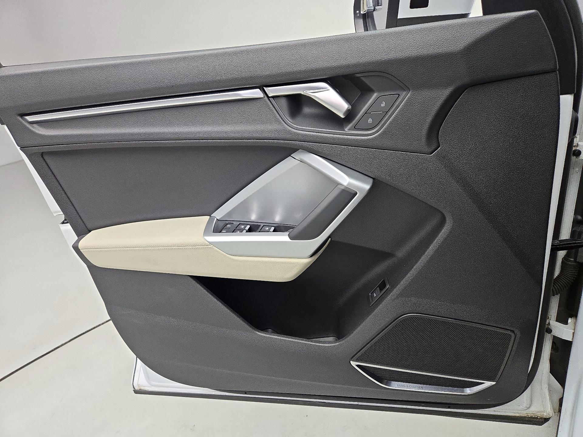 Thumbnail: 2019 Audi Q3 - 12