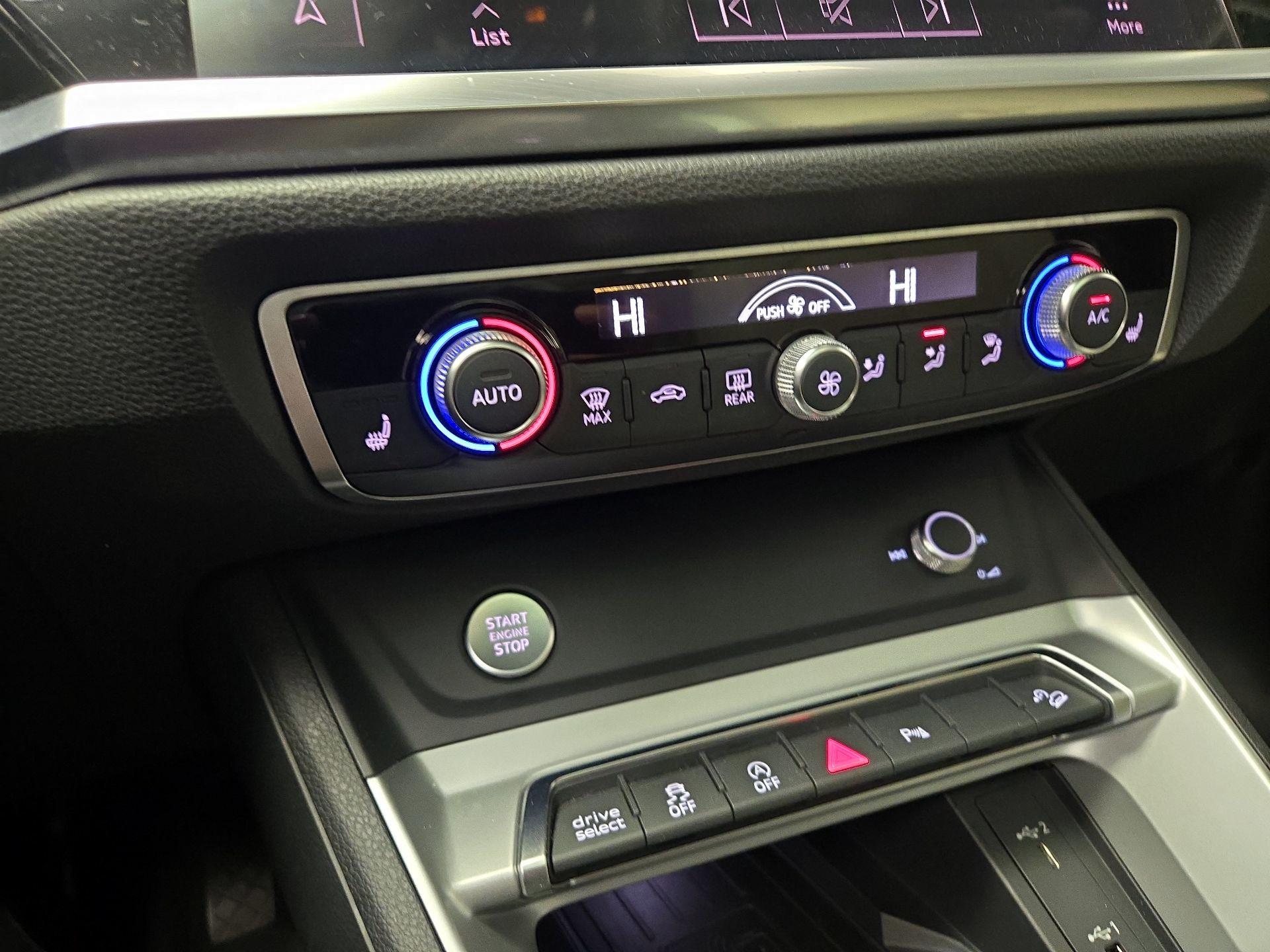 Thumbnail: 2019 Audi Q3 - 17