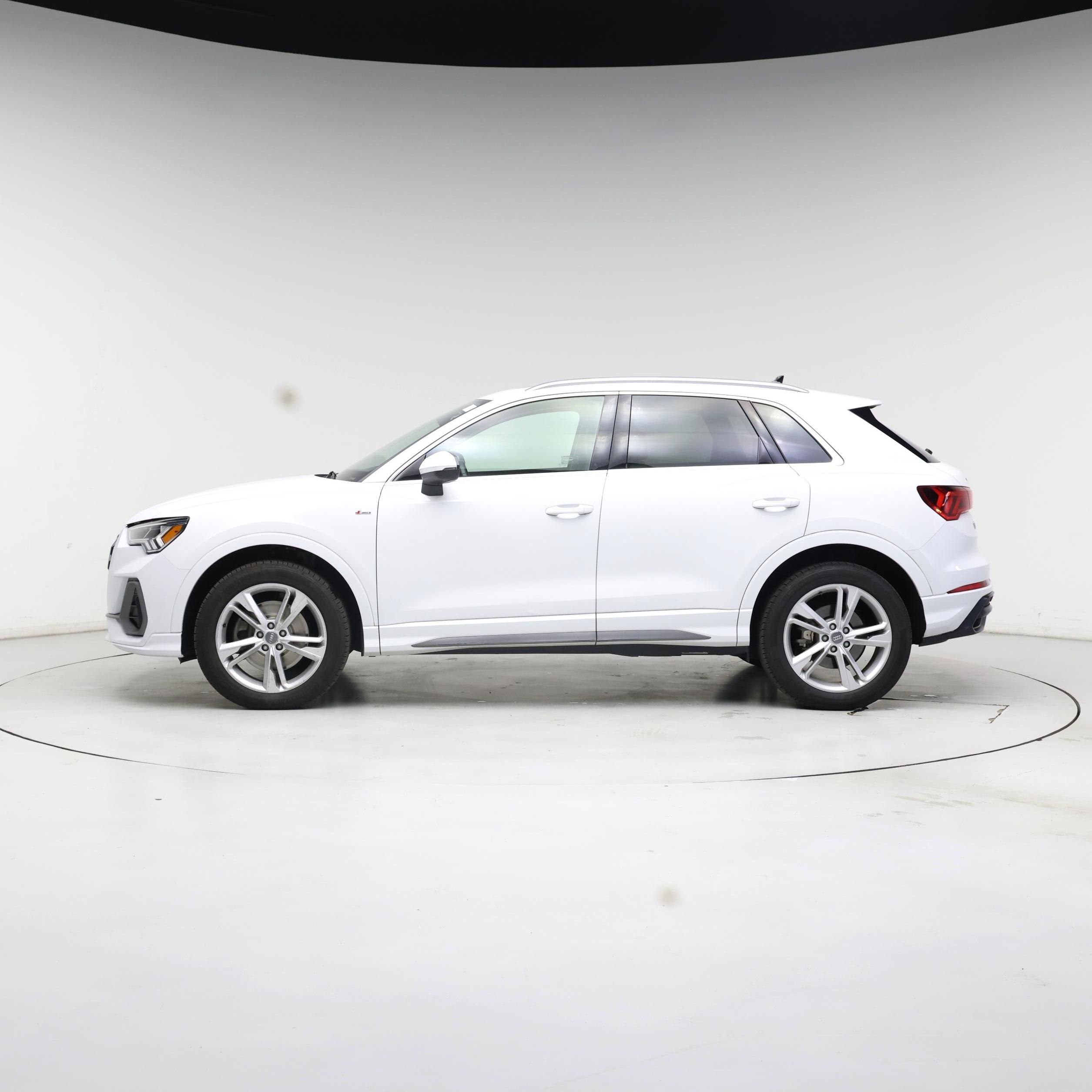 Thumbnail: 2019 Audi Q3 - 3