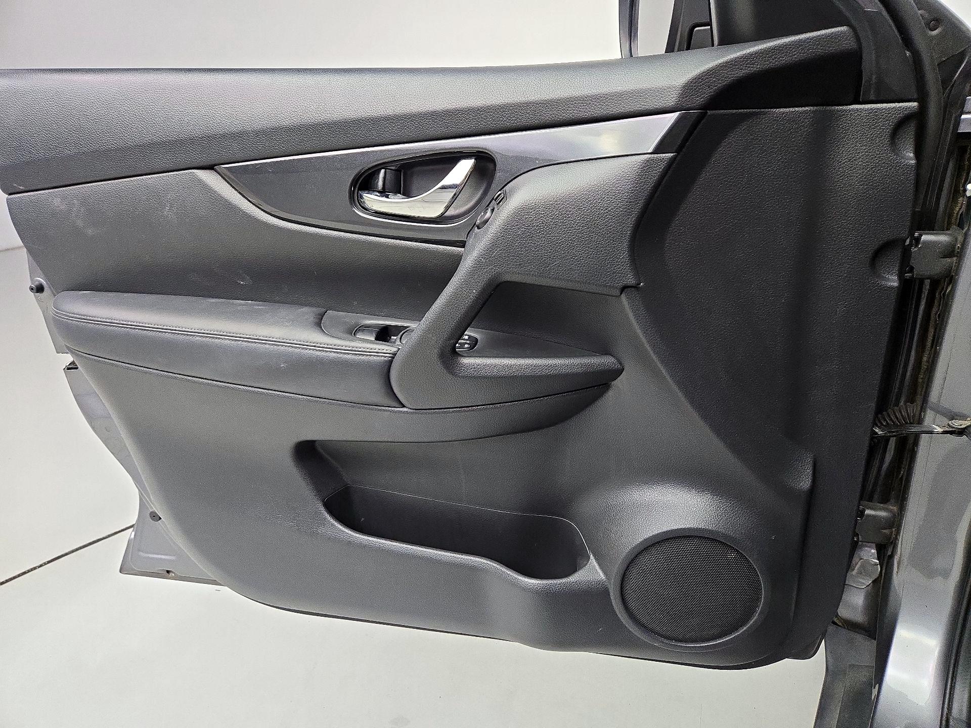 Thumbnail: 2018 Nissan Rogue - 12