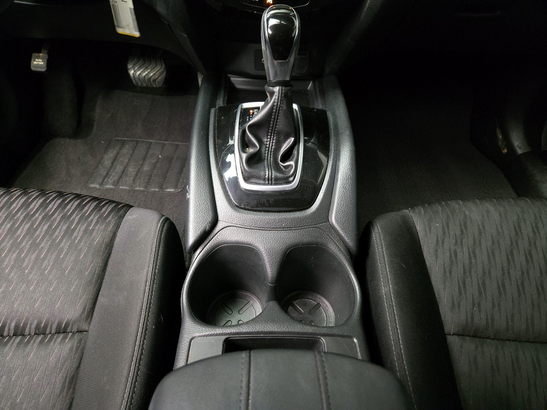 Thumbnail: 2018 Nissan Rogue - 17