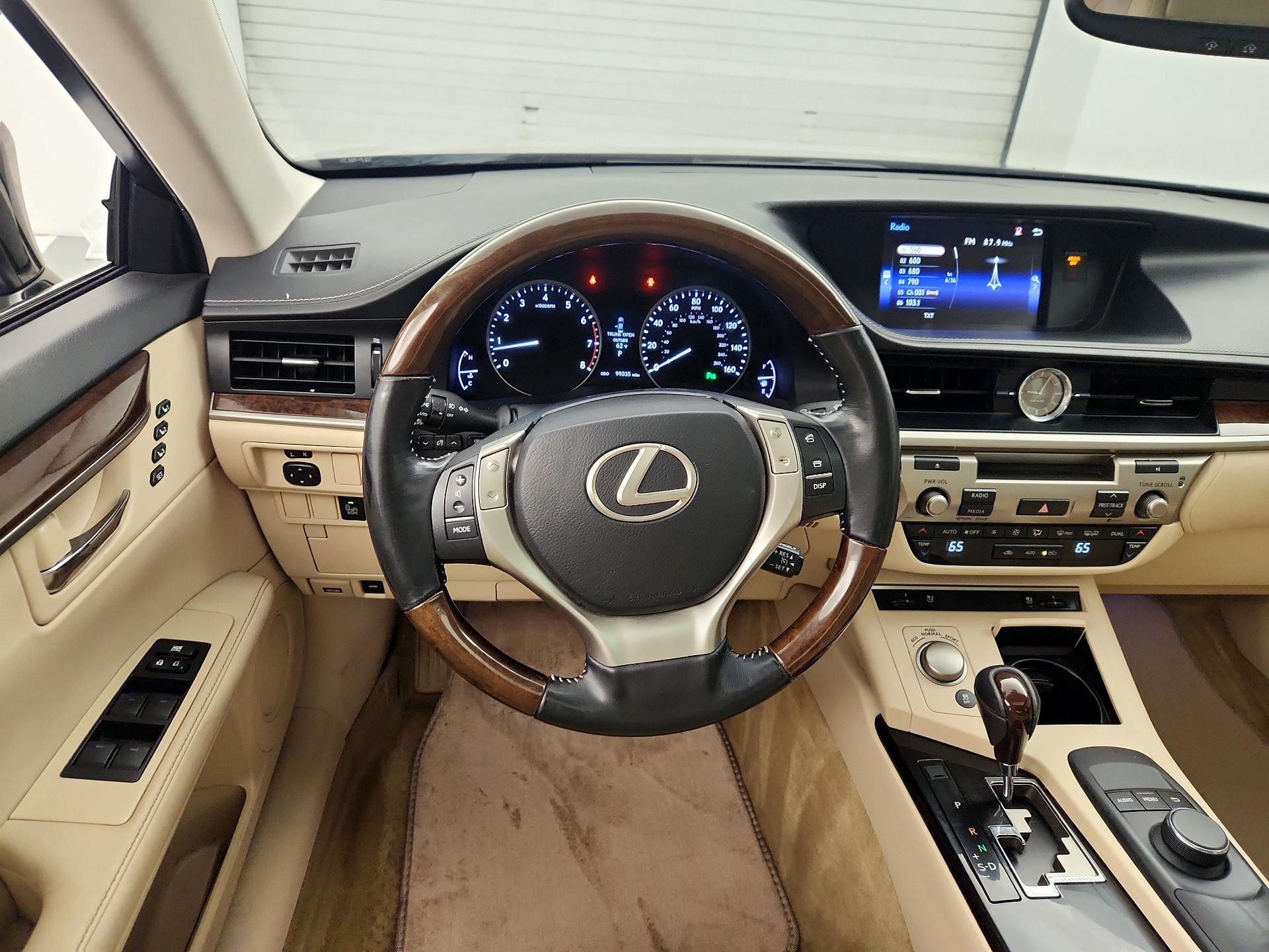 Thumbnail: 2015 Lexus ES - 10