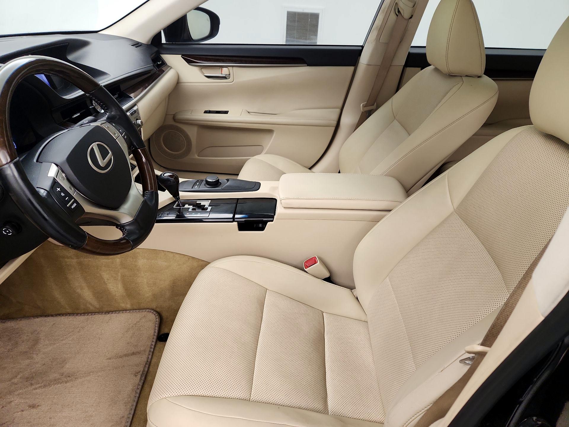 Thumbnail: 2015 Lexus ES - 11