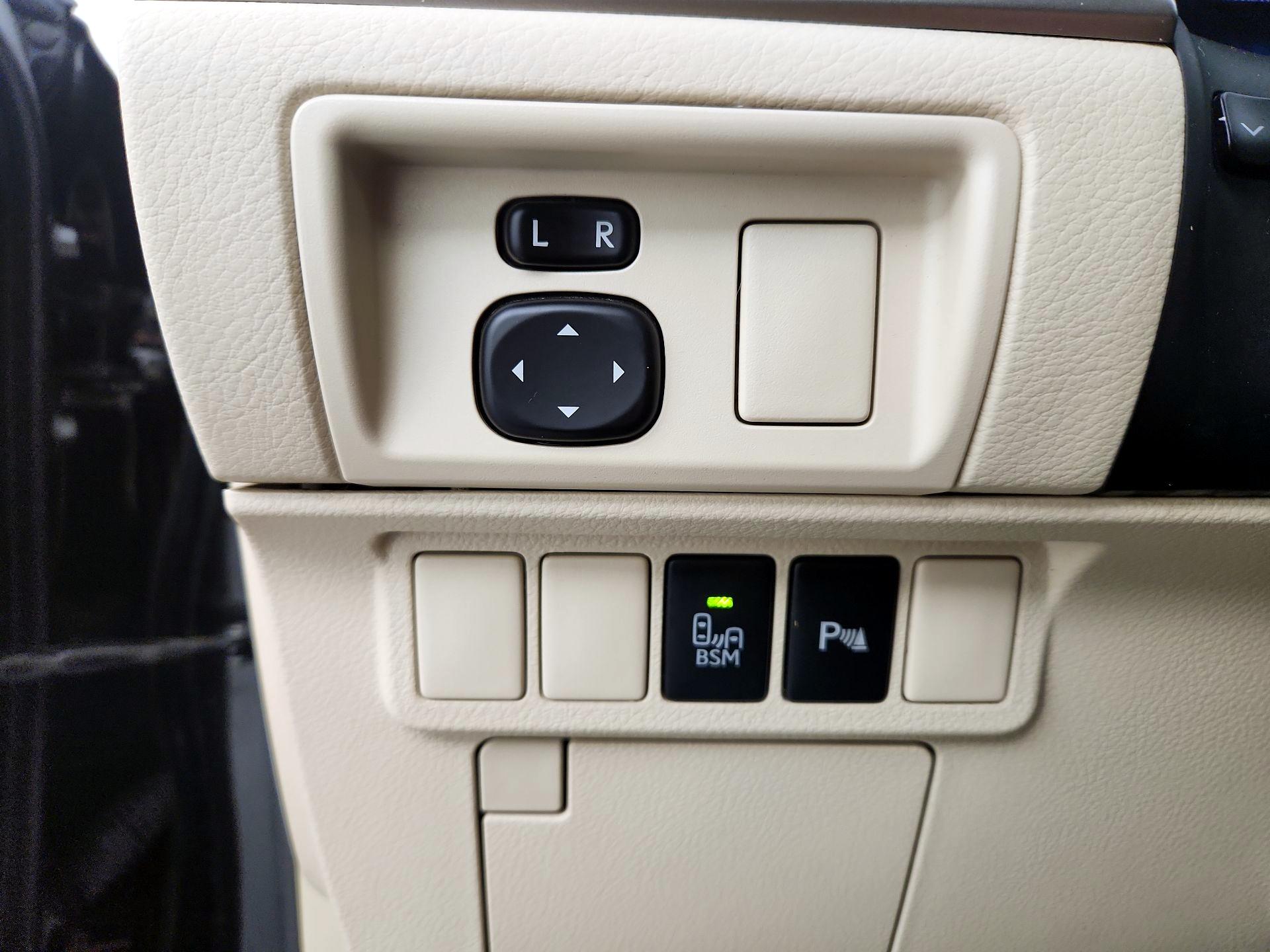 Thumbnail: 2015 Lexus ES - 13