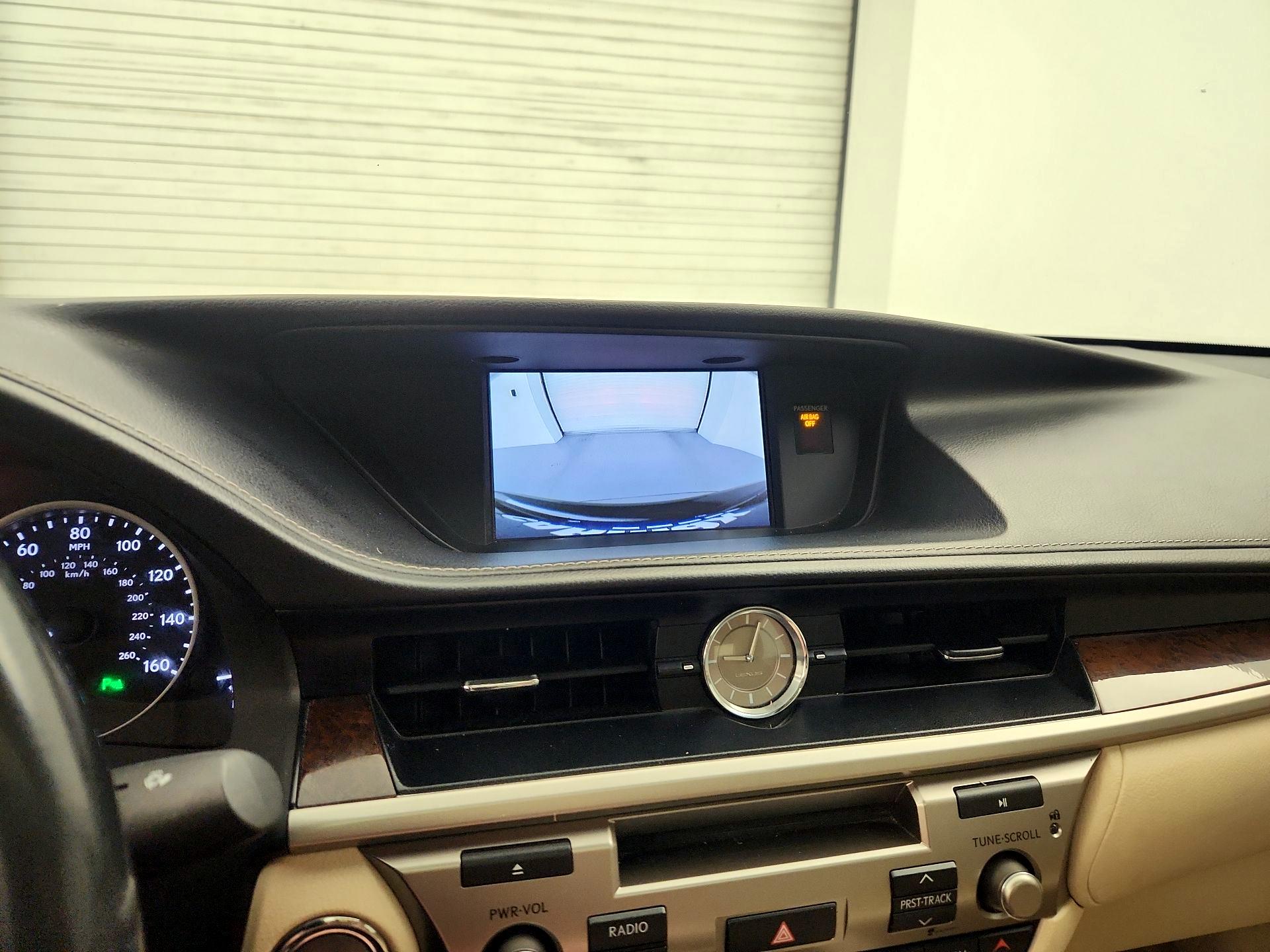 Thumbnail: 2015 Lexus ES - 14