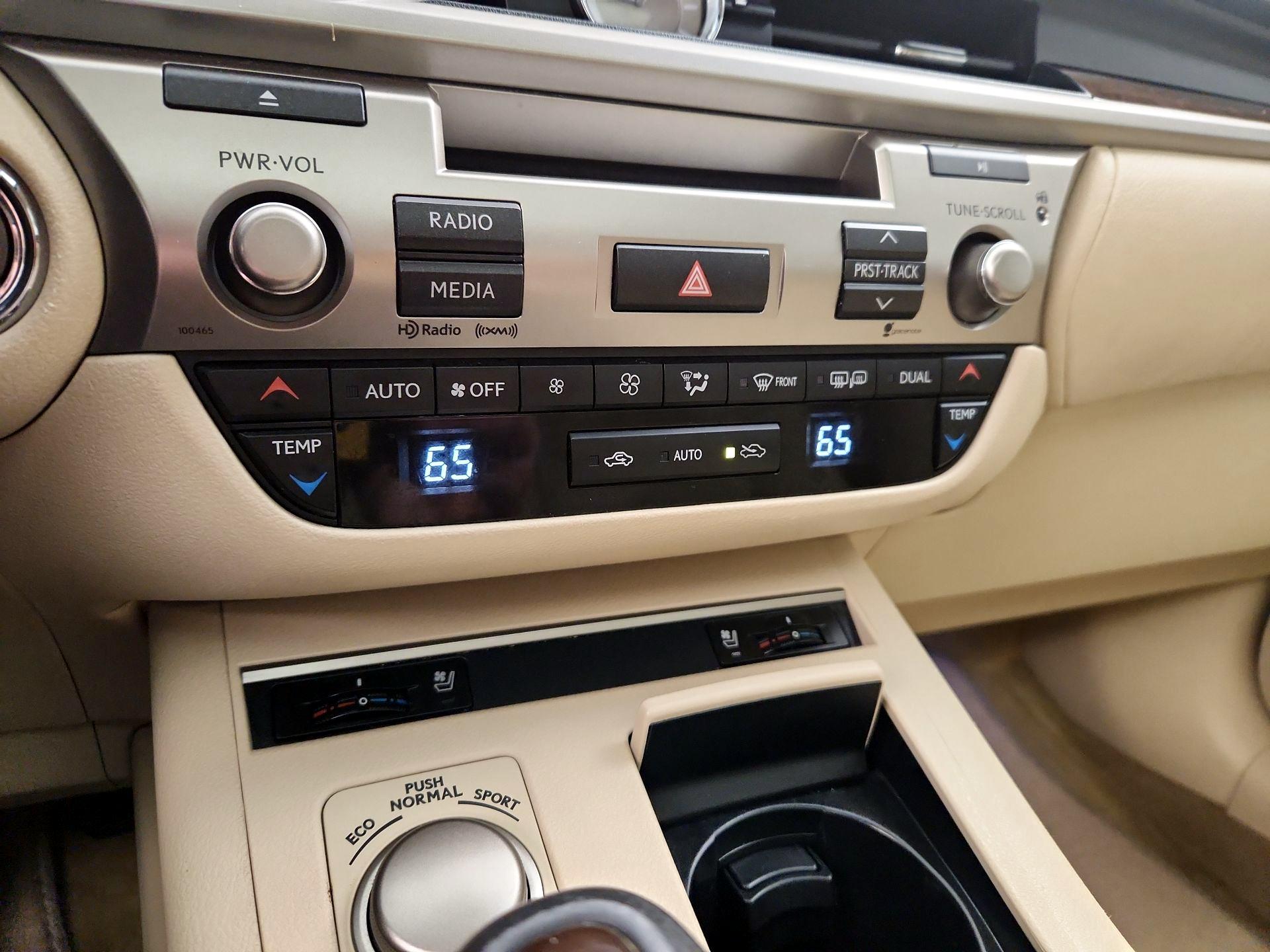 Thumbnail: 2015 Lexus ES - 16