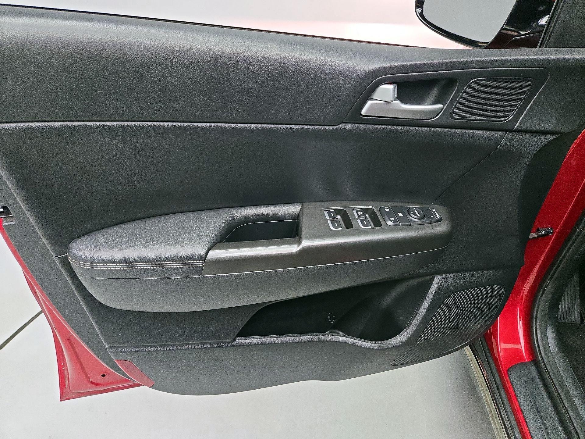 Thumbnail: 2020 Kia Sportage - 12