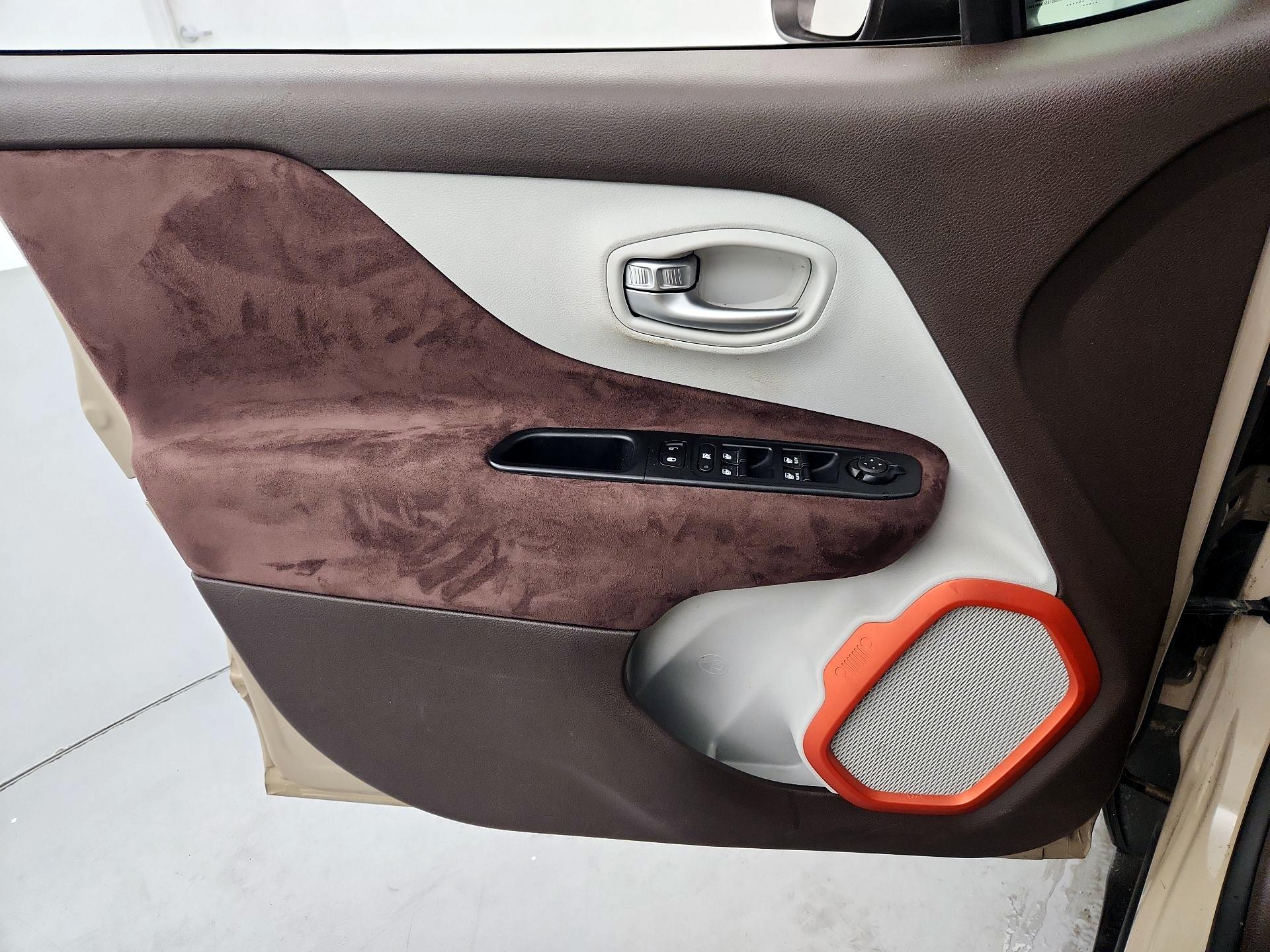 Thumbnail: 2015 Jeep Renegade - 12