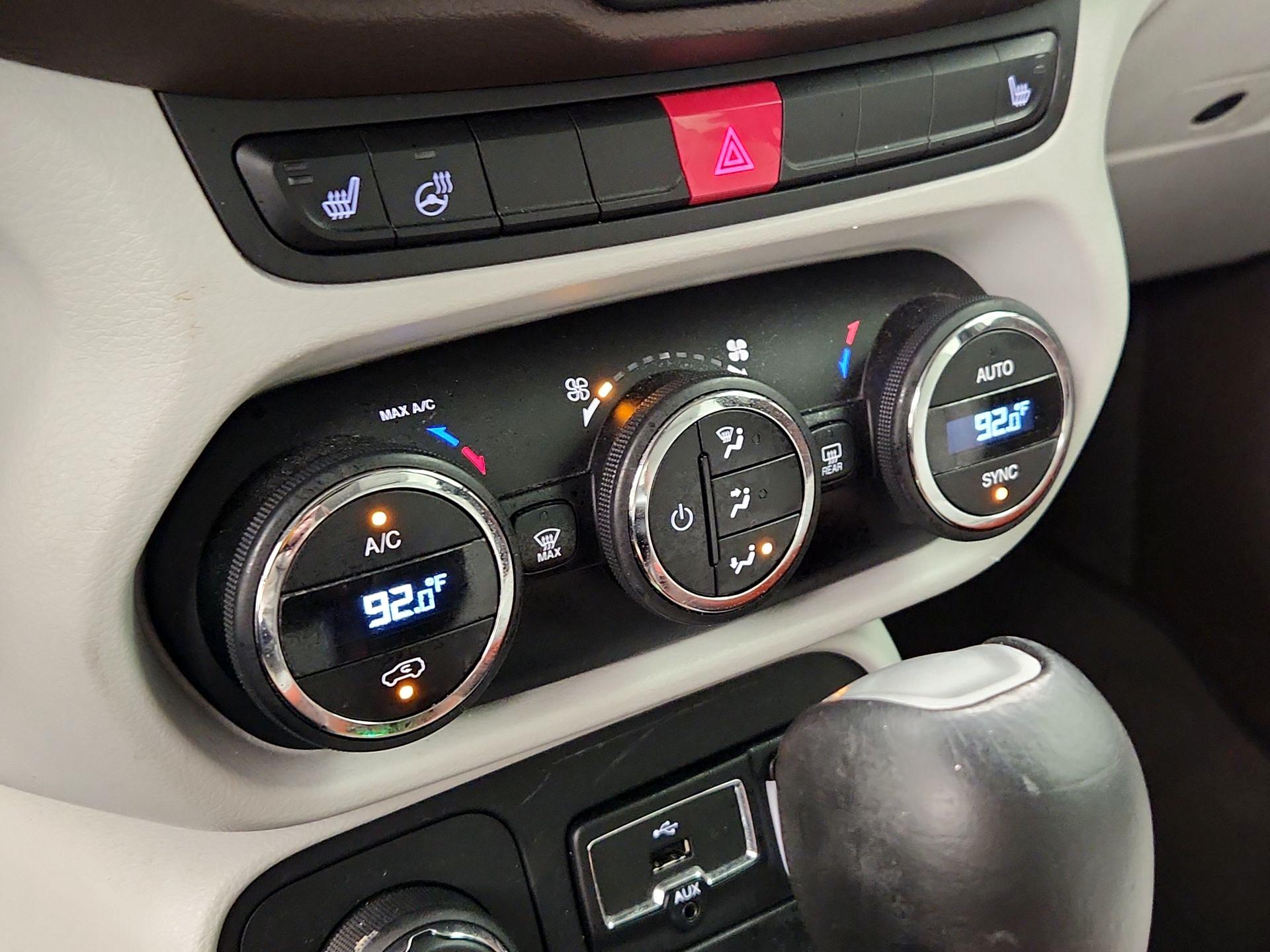 Thumbnail: 2015 Jeep Renegade - 16