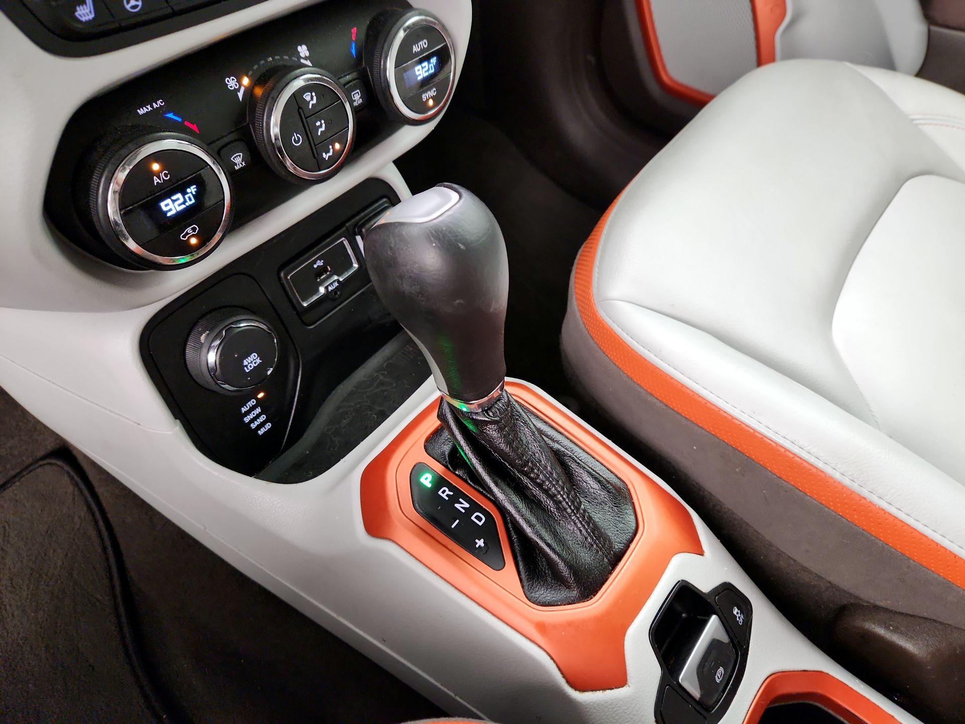 Thumbnail: 2015 Jeep Renegade - 17