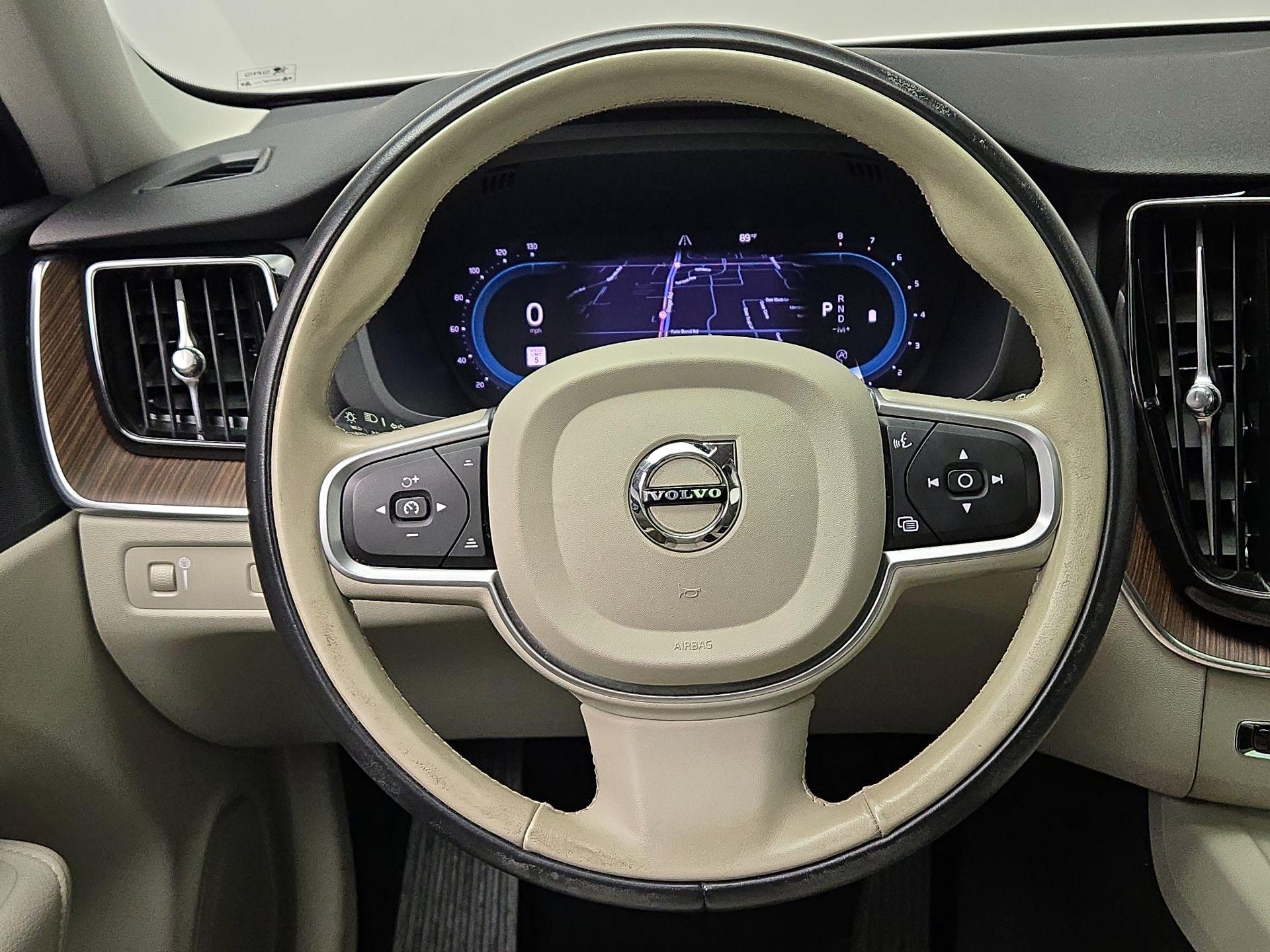 Thumbnail: 2022 Volvo XC60 - 10
