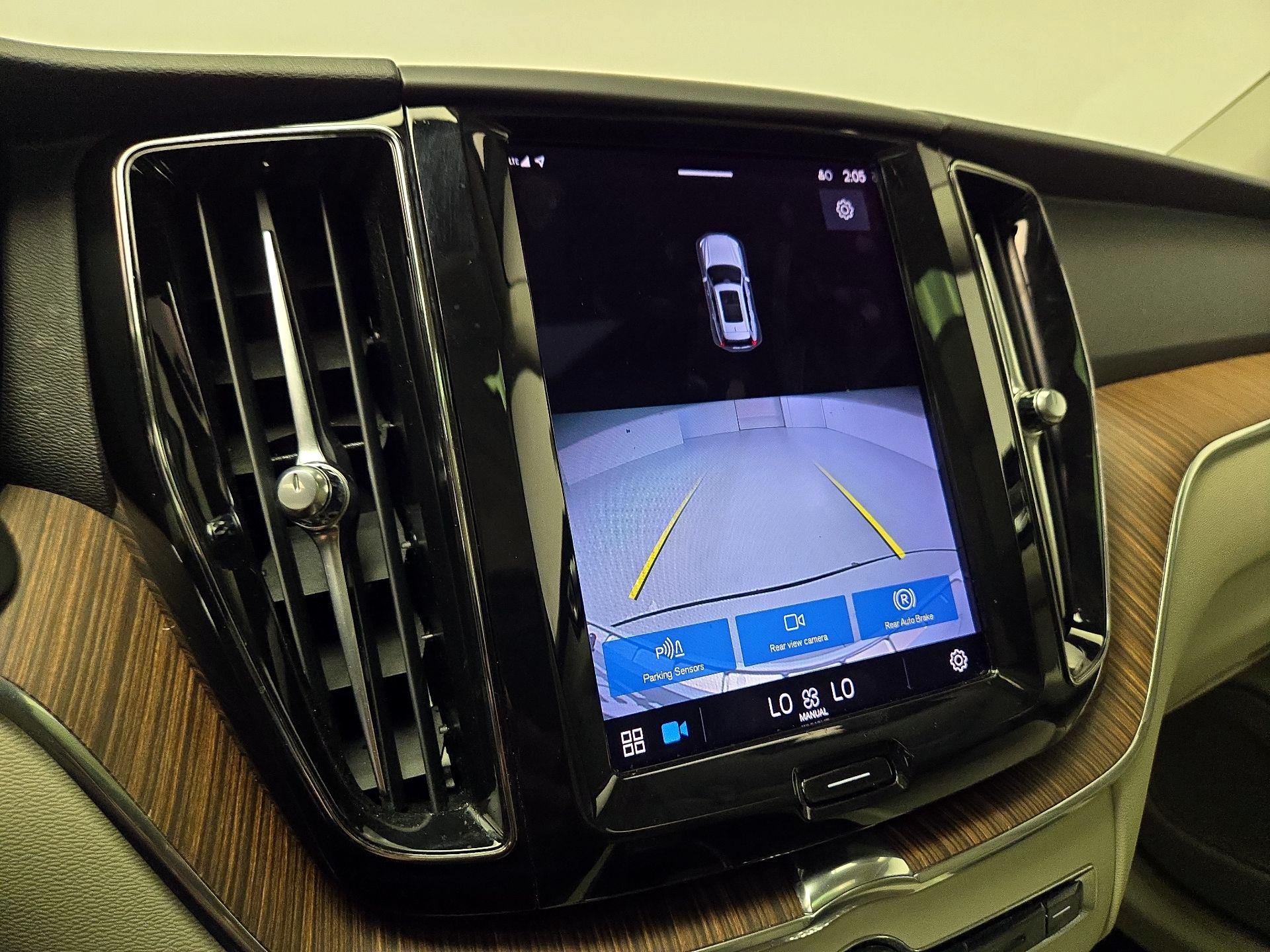 Thumbnail: 2022 Volvo XC60 - 15
