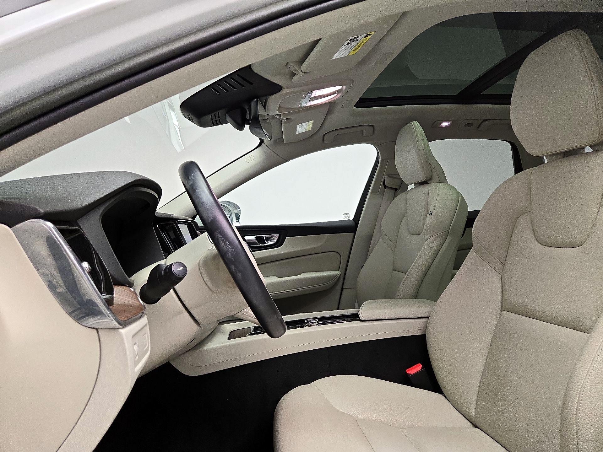 Thumbnail: 2022 Volvo XC60 - 20
