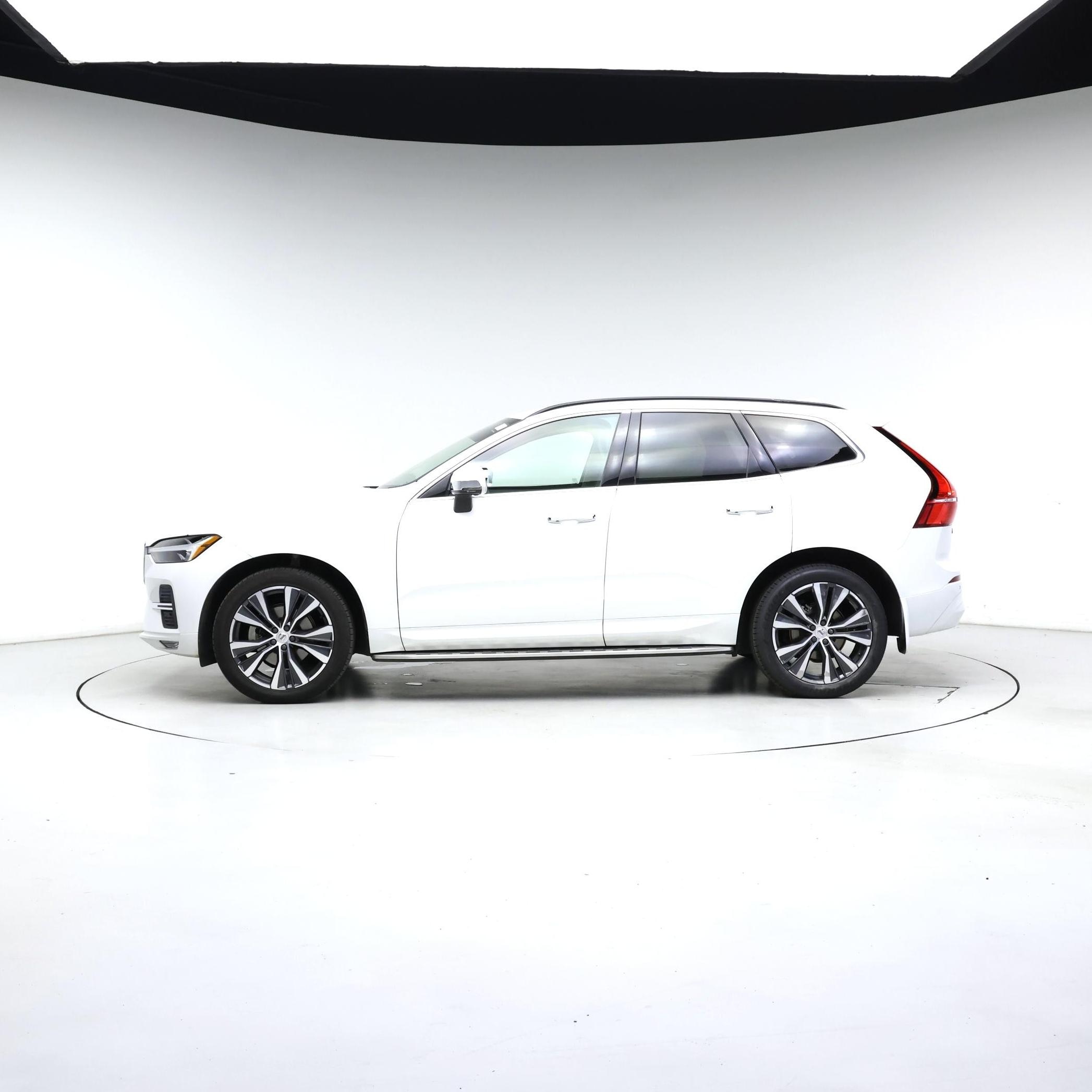 Thumbnail: 2022 Volvo XC60 - 3