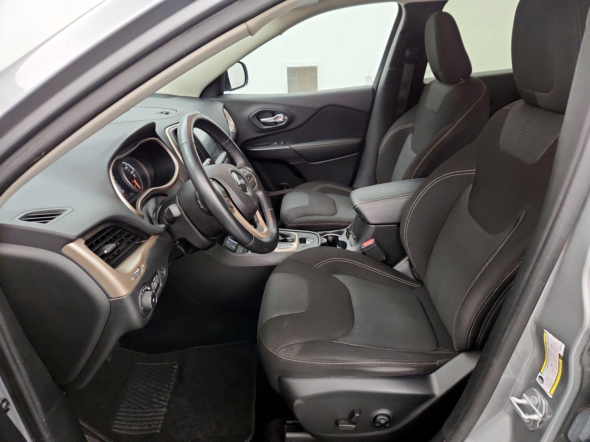 Thumbnail: 2017 Jeep Cherokee - 11