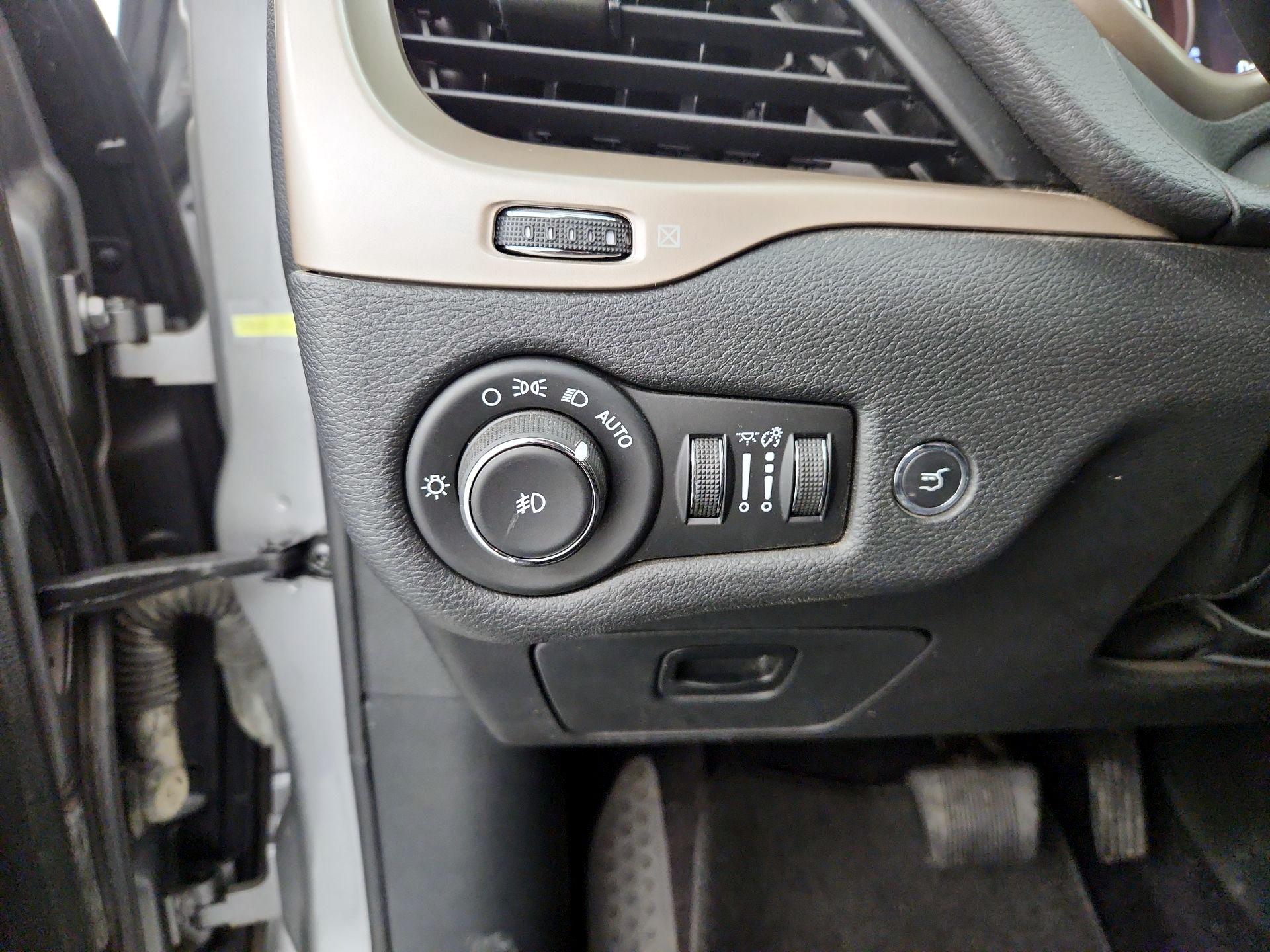 Thumbnail: 2017 Jeep Cherokee - 13