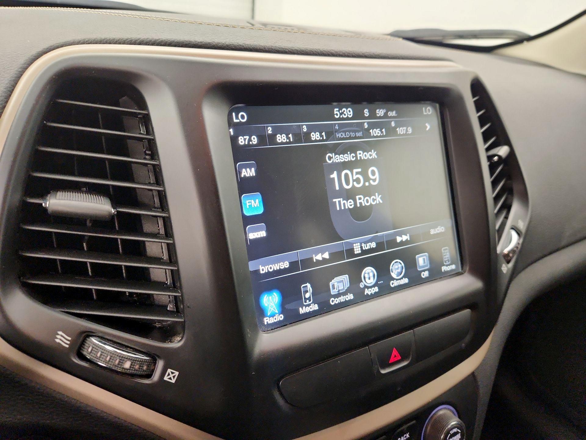 Thumbnail: 2017 Jeep Cherokee - 15