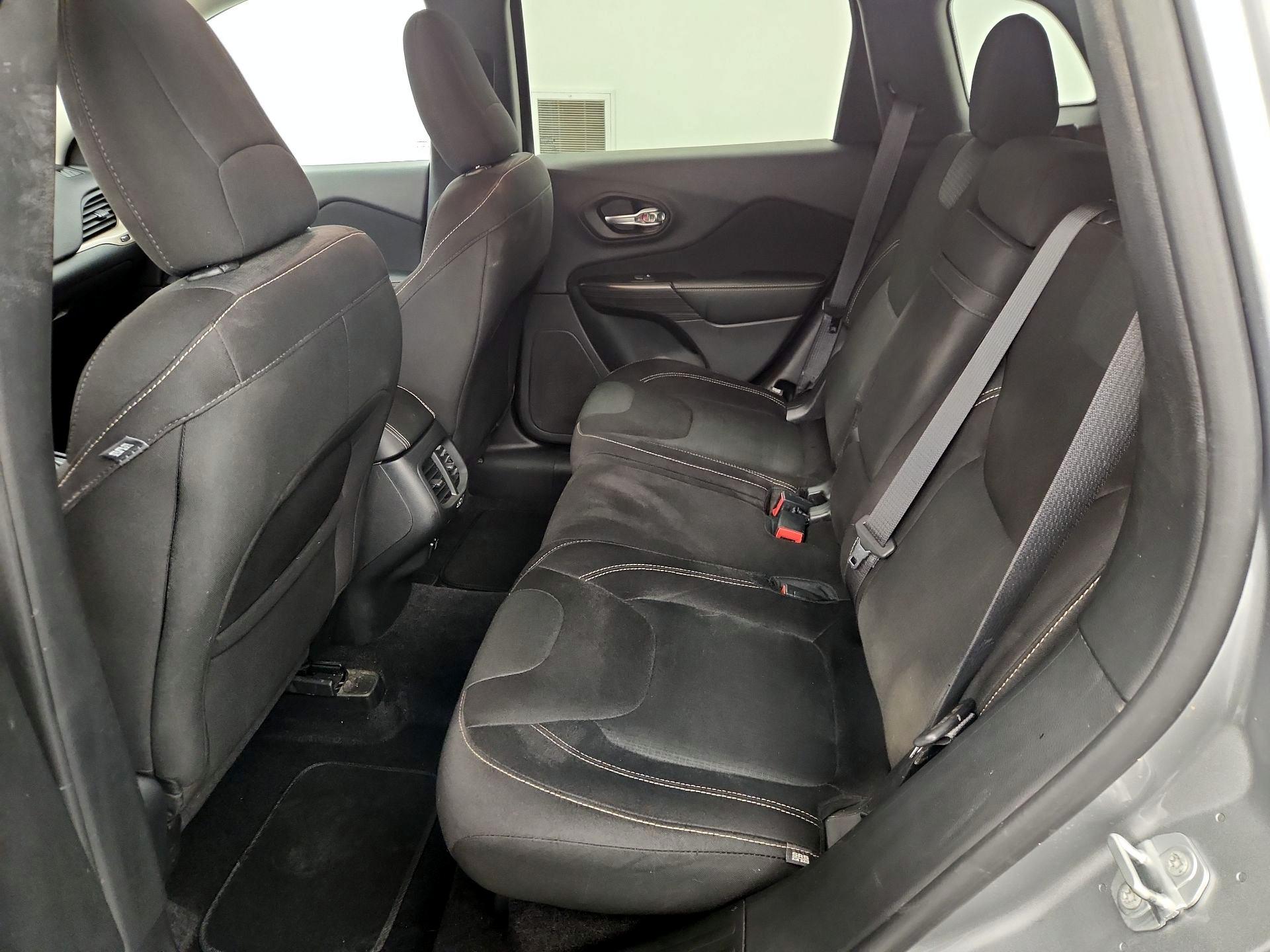 Thumbnail: 2017 Jeep Cherokee - 19