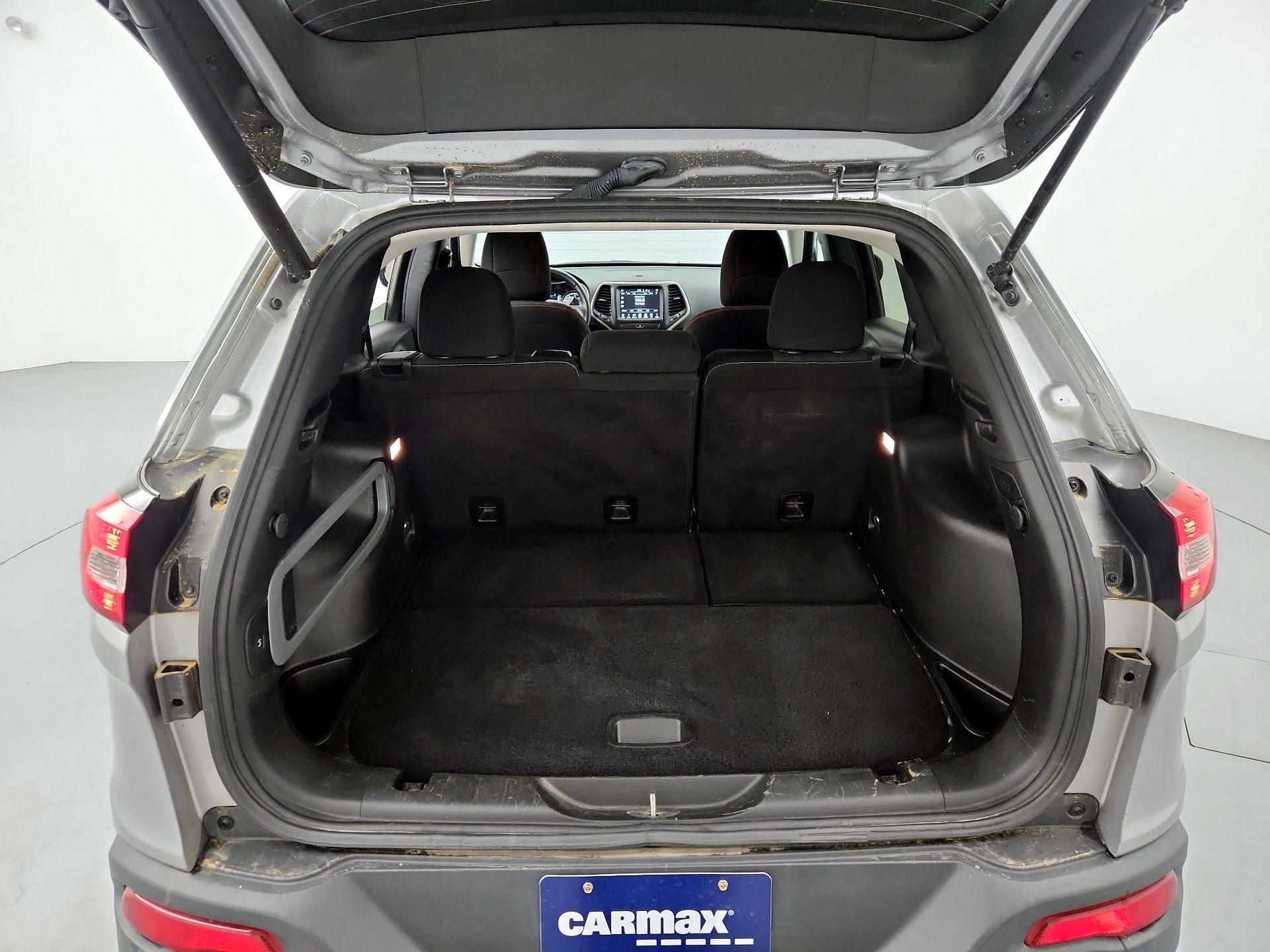 Thumbnail: 2017 Jeep Cherokee - 20