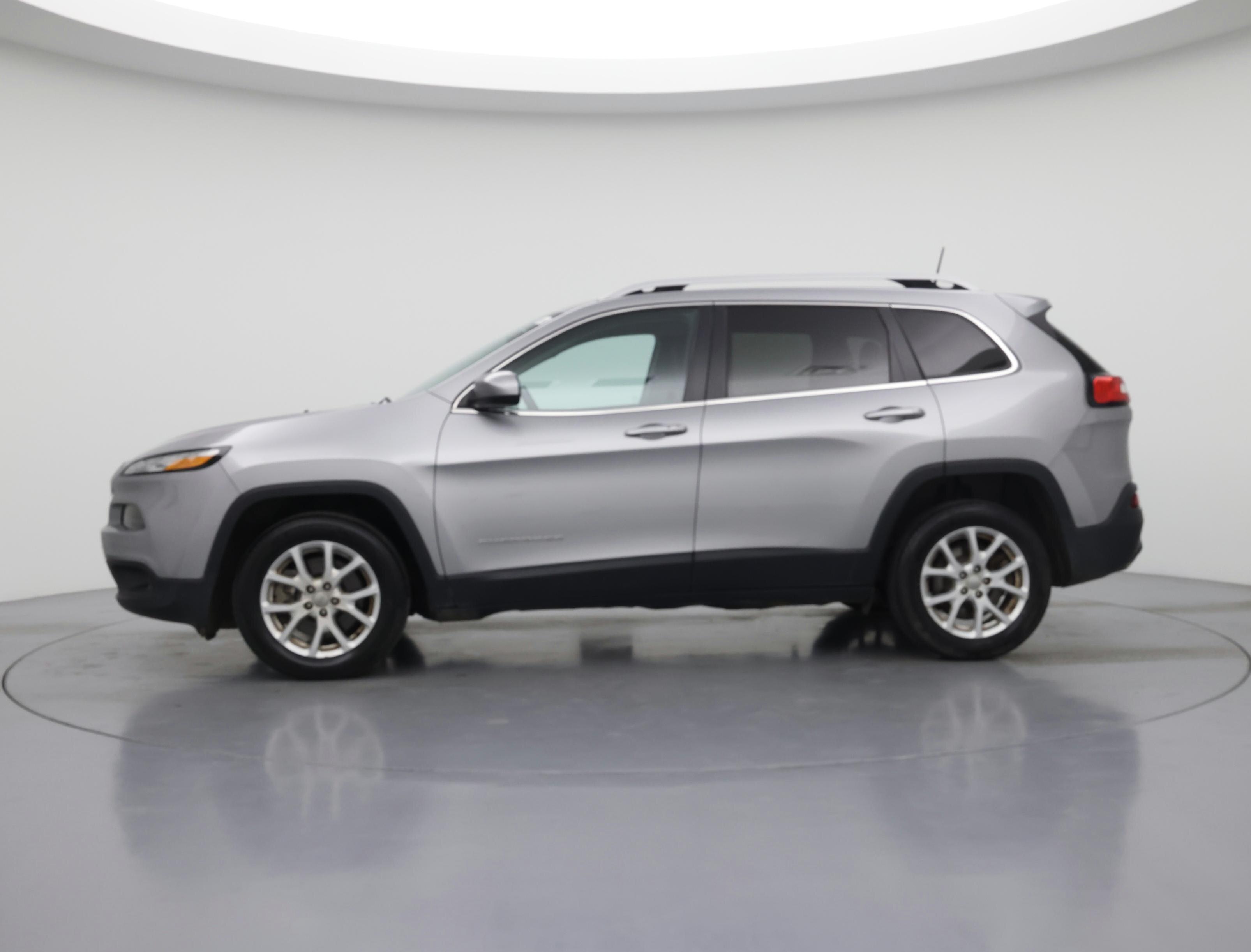 Thumbnail: 2017 Jeep Cherokee - 3
