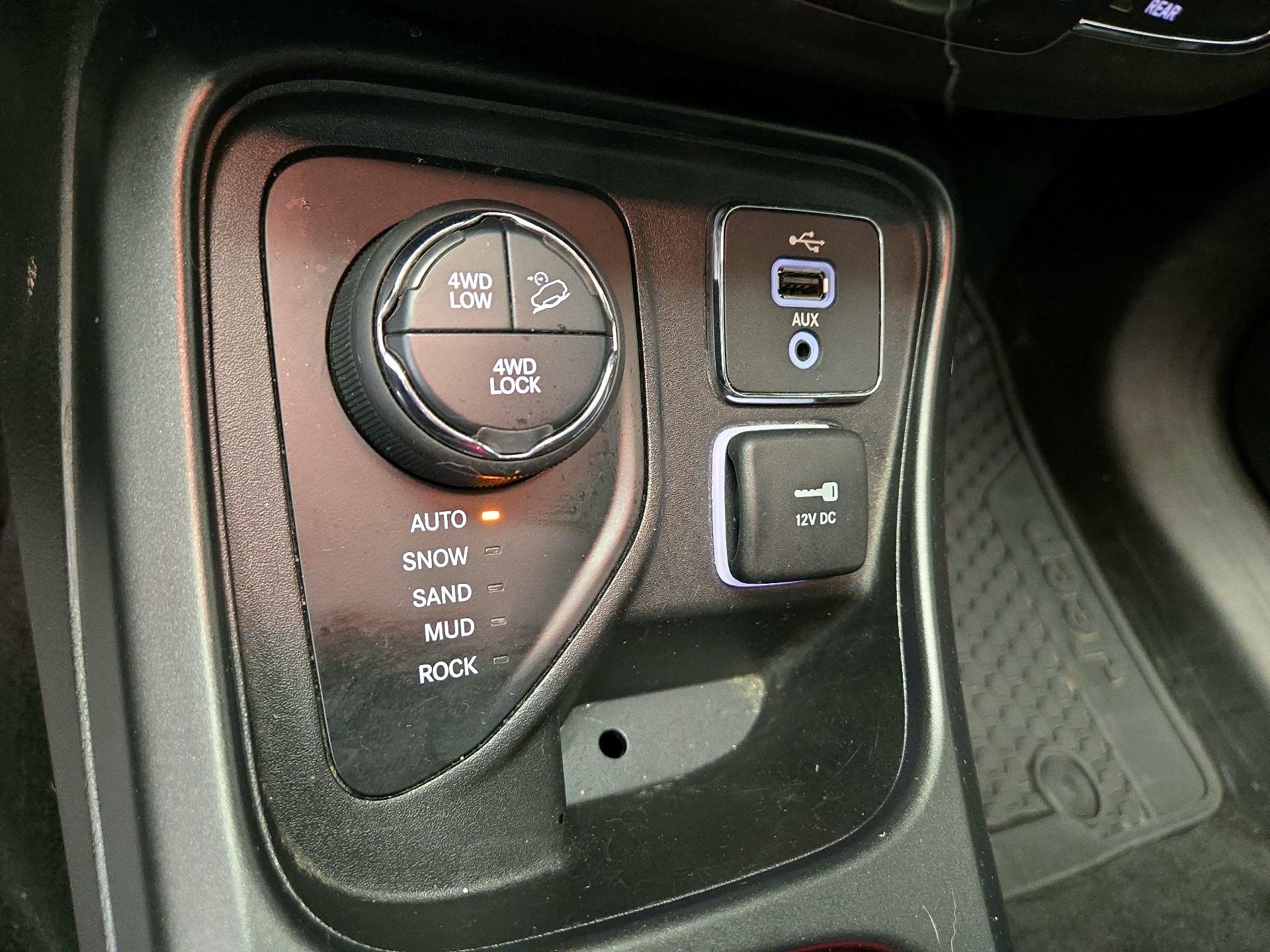 Thumbnail: 2018 Jeep Compass - 18