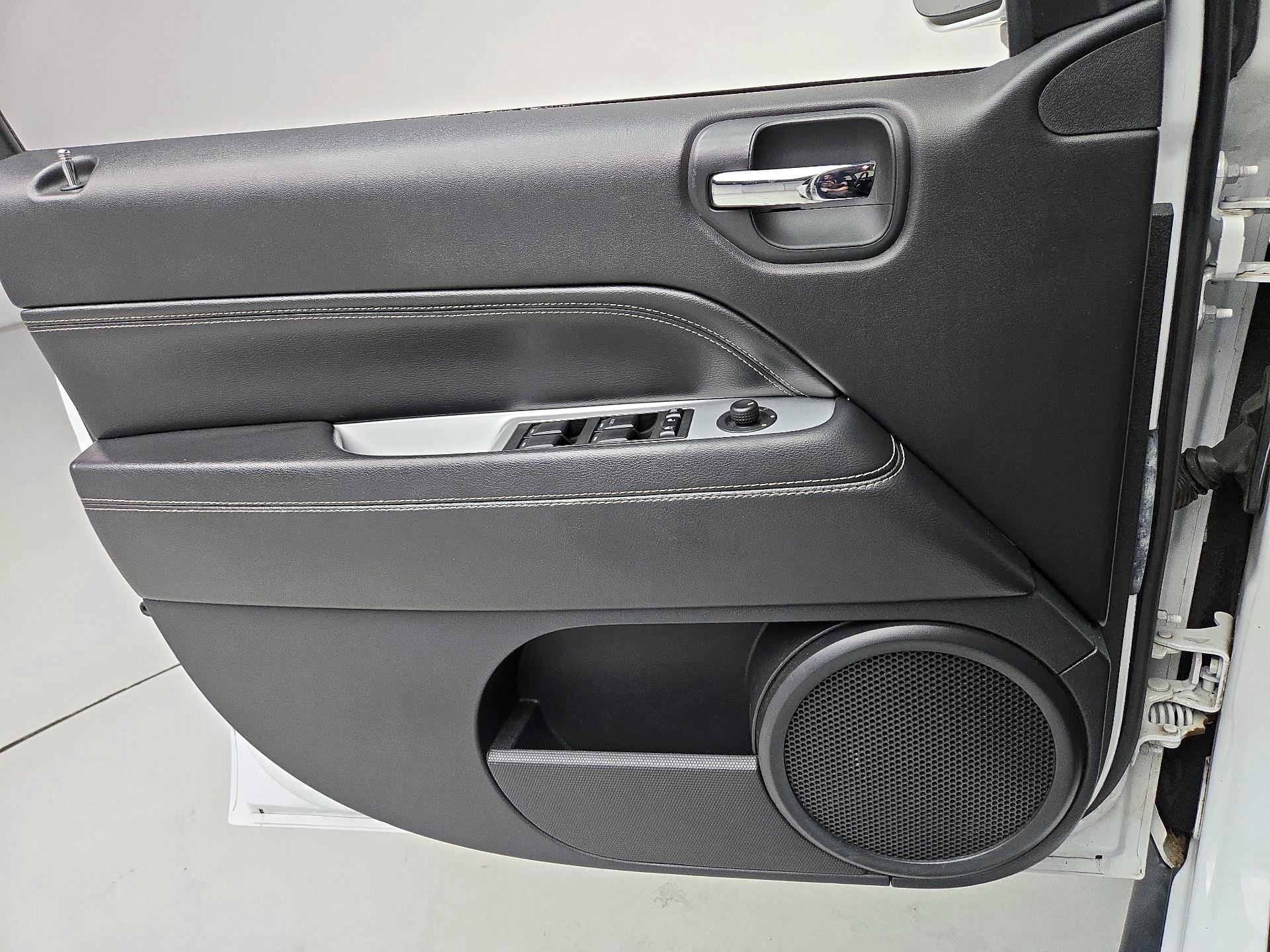 Thumbnail: 2016 Jeep Compass - 12