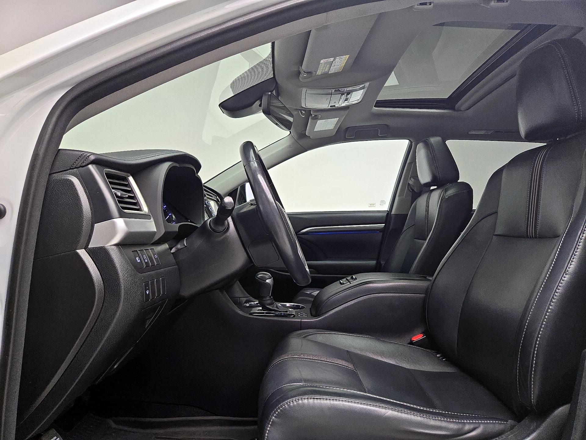 Thumbnail: 2017 Toyota Highlander - 20